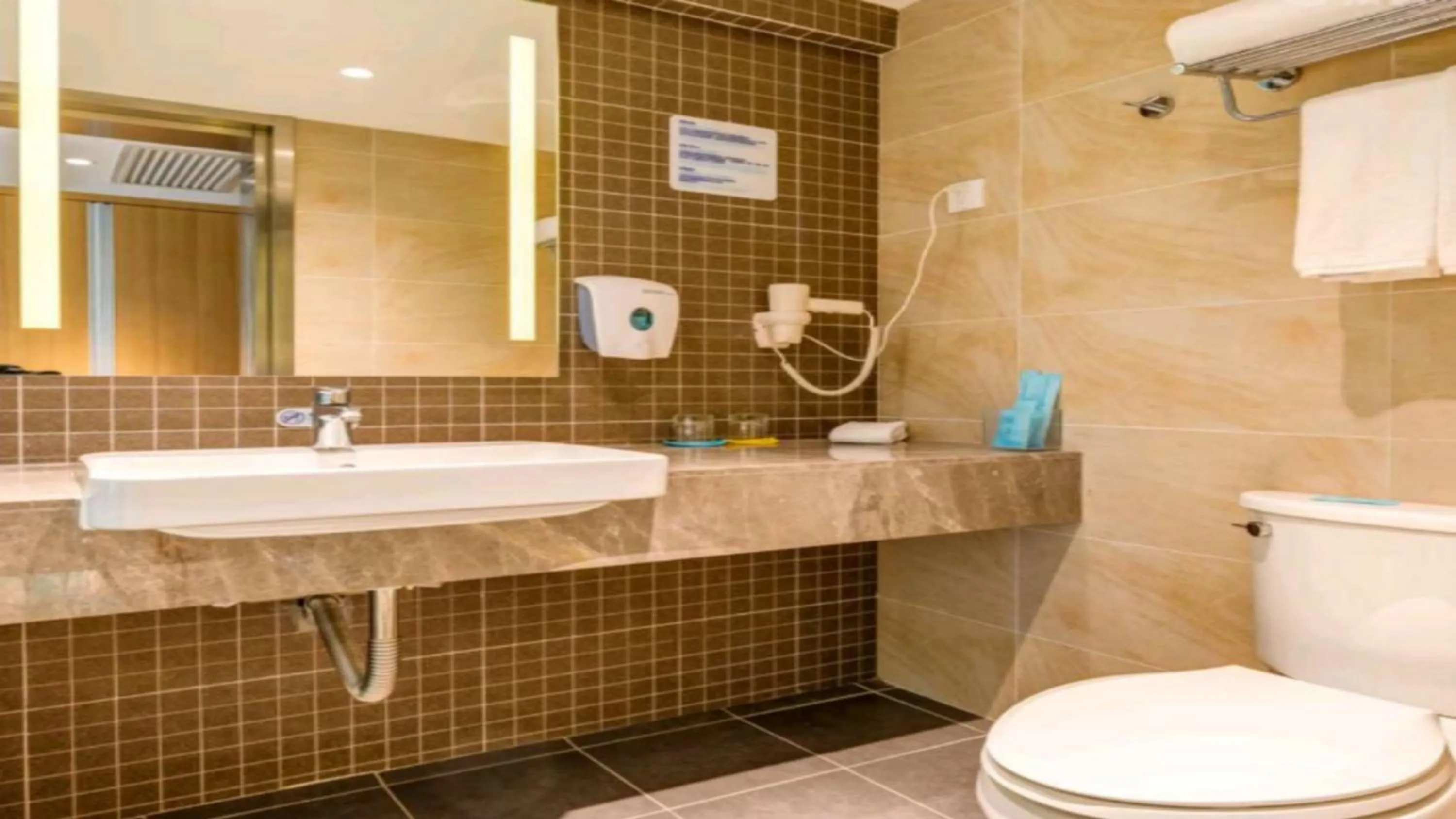 Bathroom in Holiday Inn Express Xi'an Qujiang South by IHG