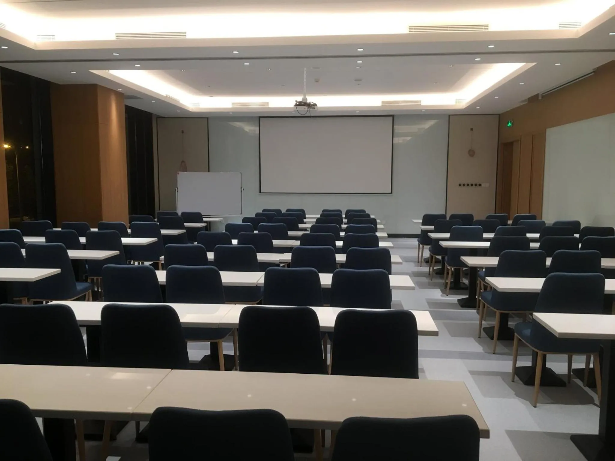 Meeting/conference room in Holiday Inn Express Xi'an Qujiang South by IHG