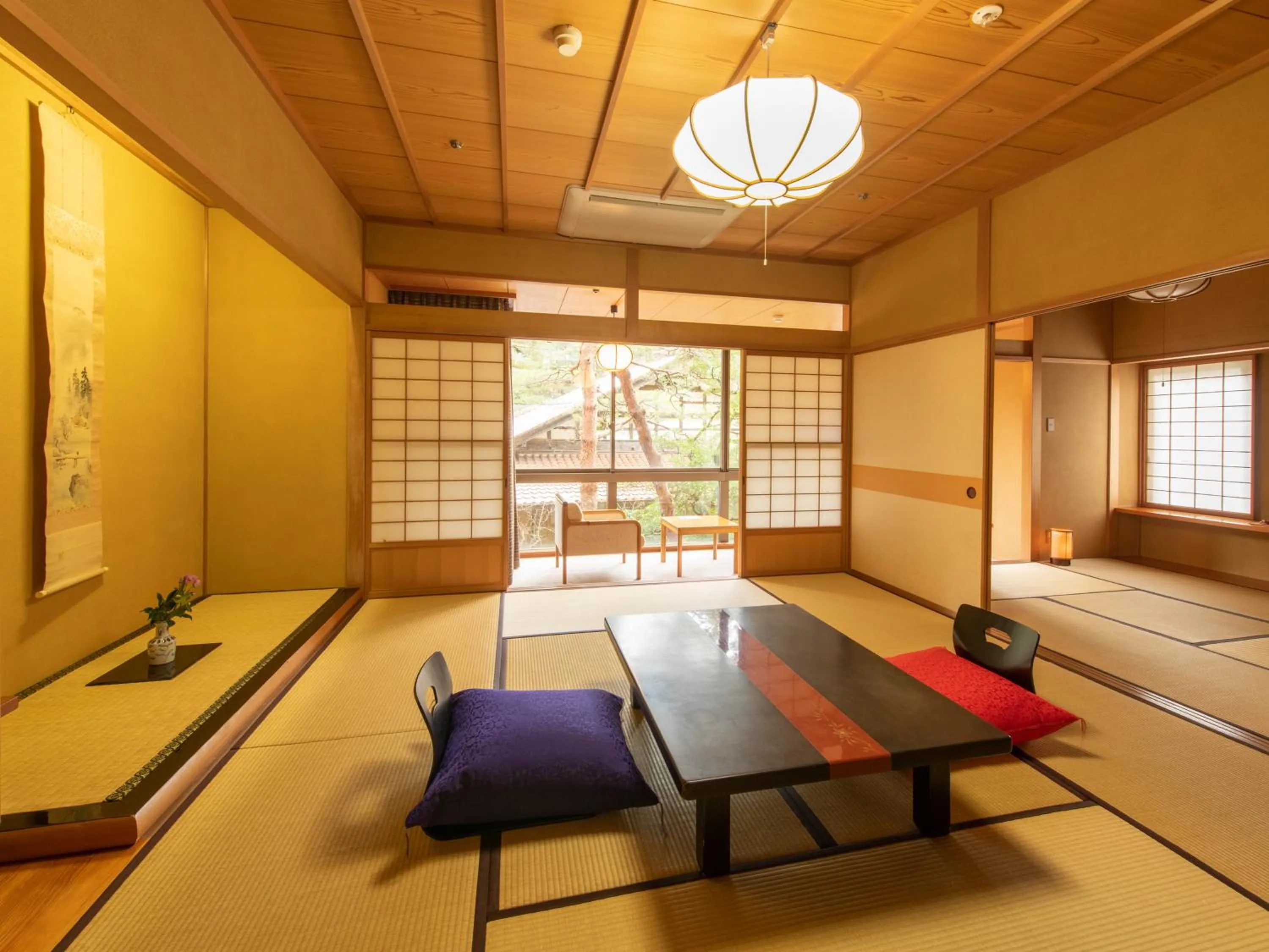 Photo of the whole room in Hoshi