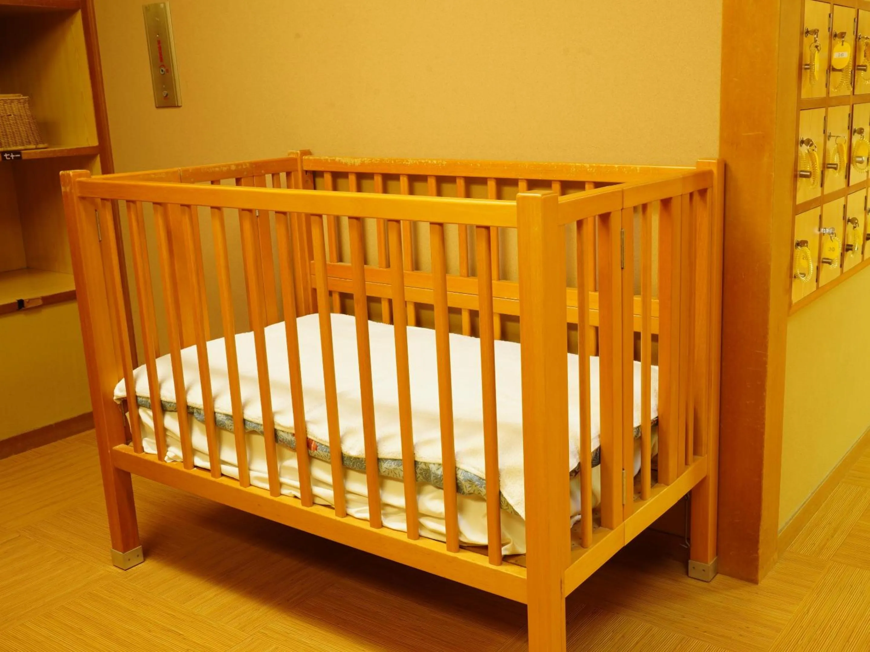 Public Bath, Bed in Hoshi