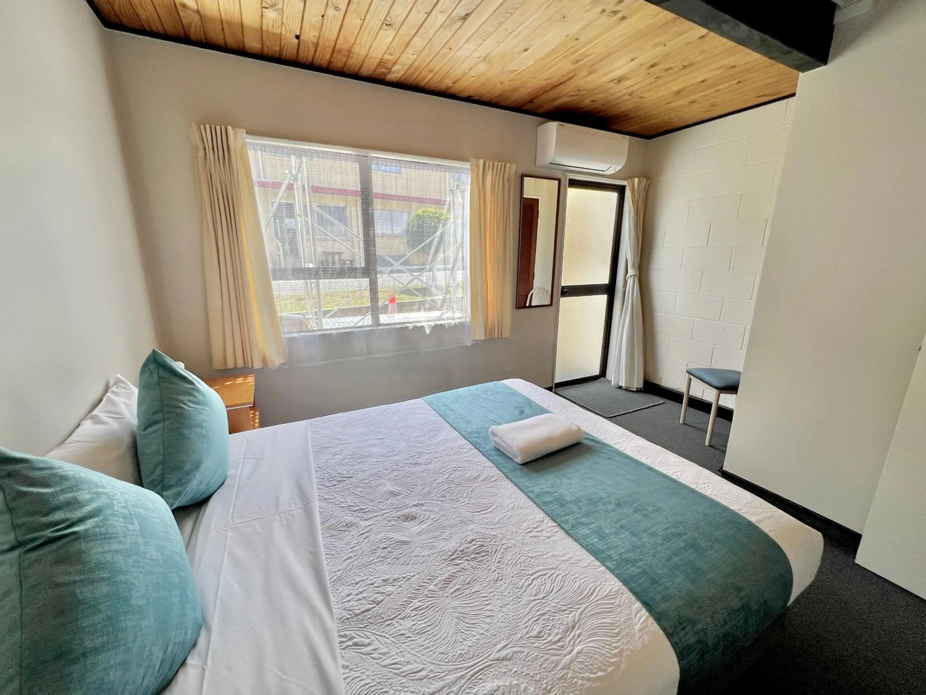 Bedroom, Bed in Mountain View Motel