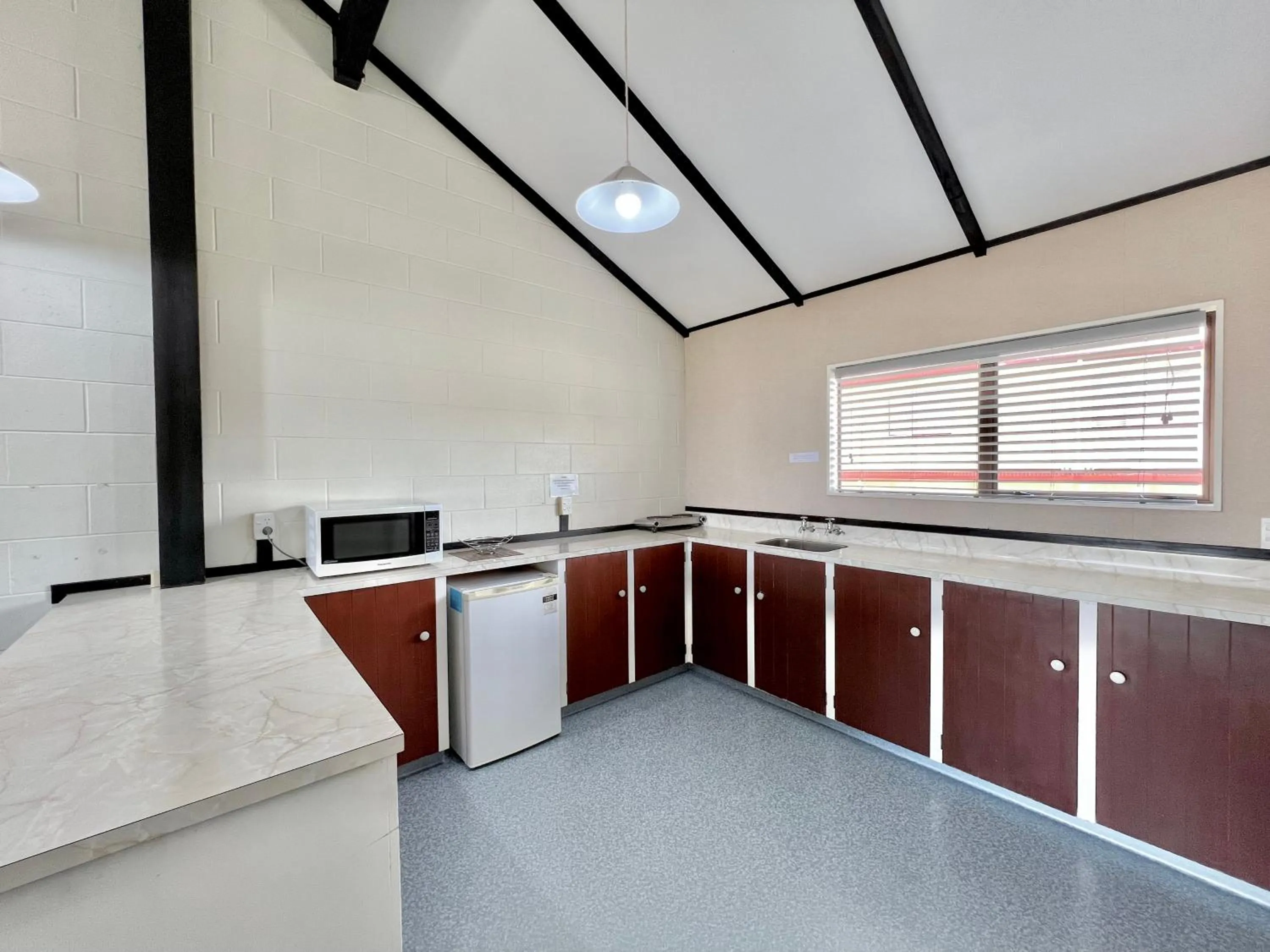 Kitchen or kitchenette in Mountain View Motel