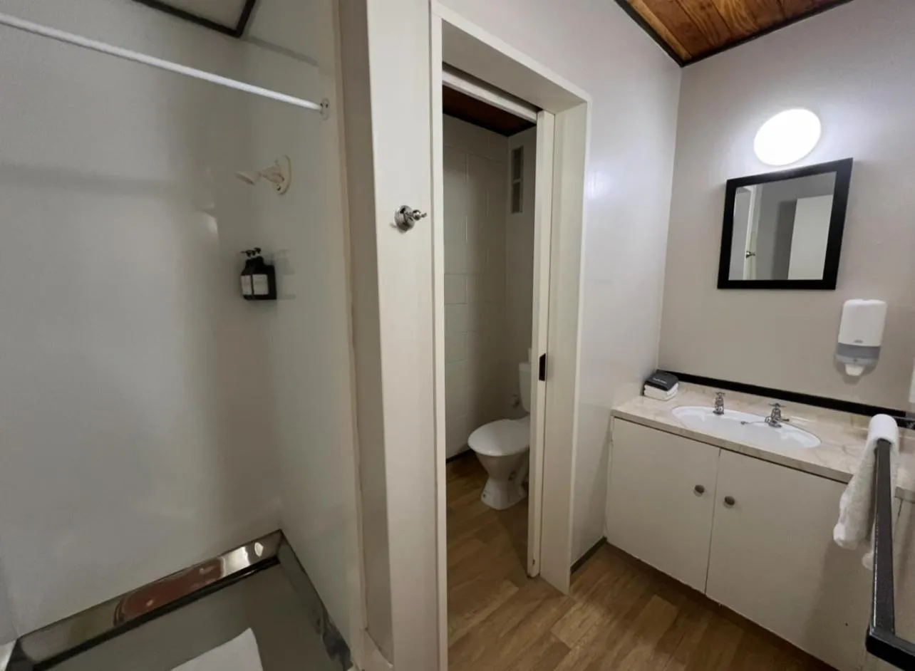 Bathroom in Mountain View Motel