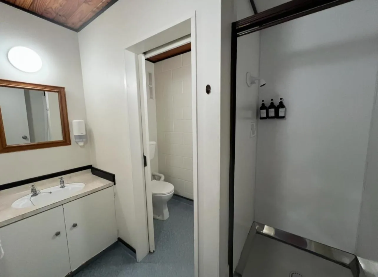 Bathroom in Mountain View Motel