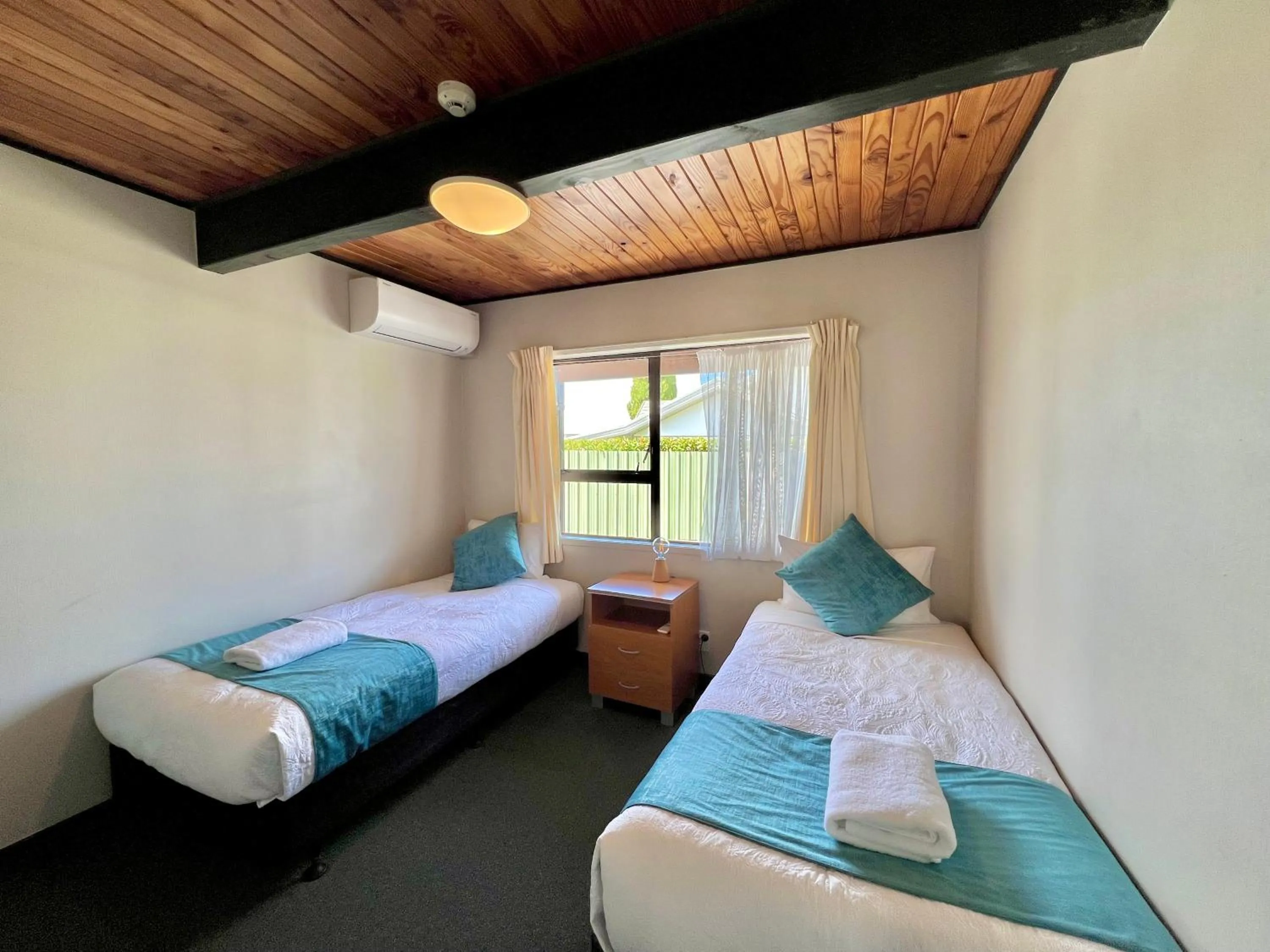 Bedroom, Bed in Mountain View Motel