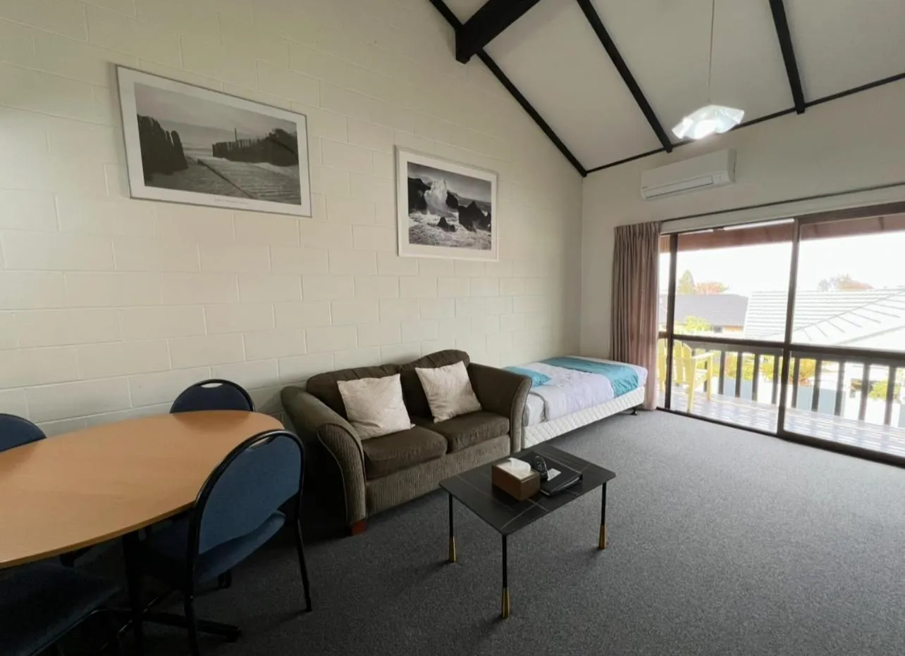 Seating area in Mountain View Motel