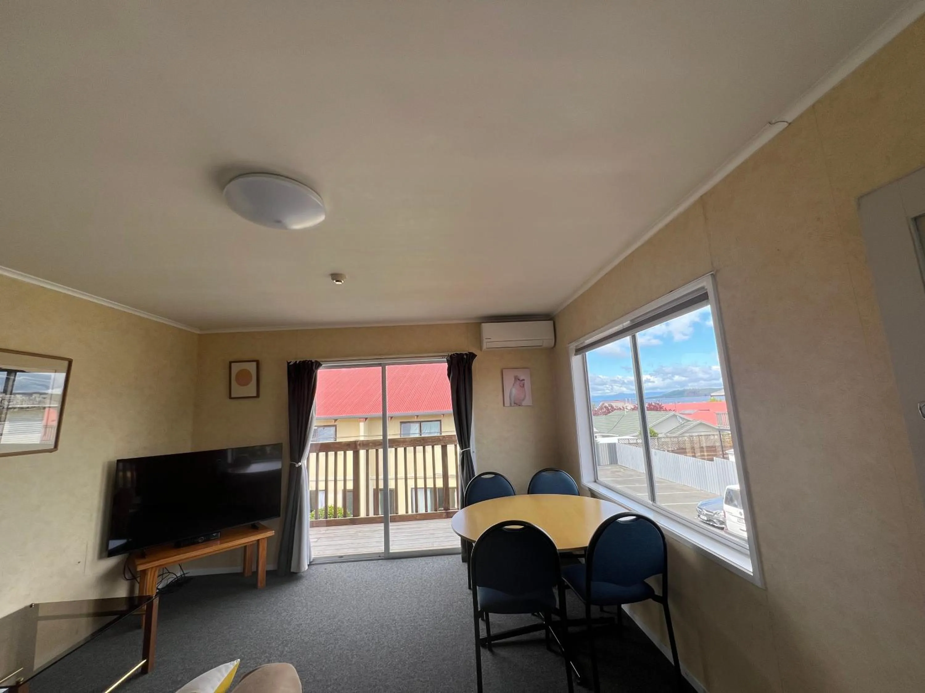 TV and multimedia in Mountain View Motel