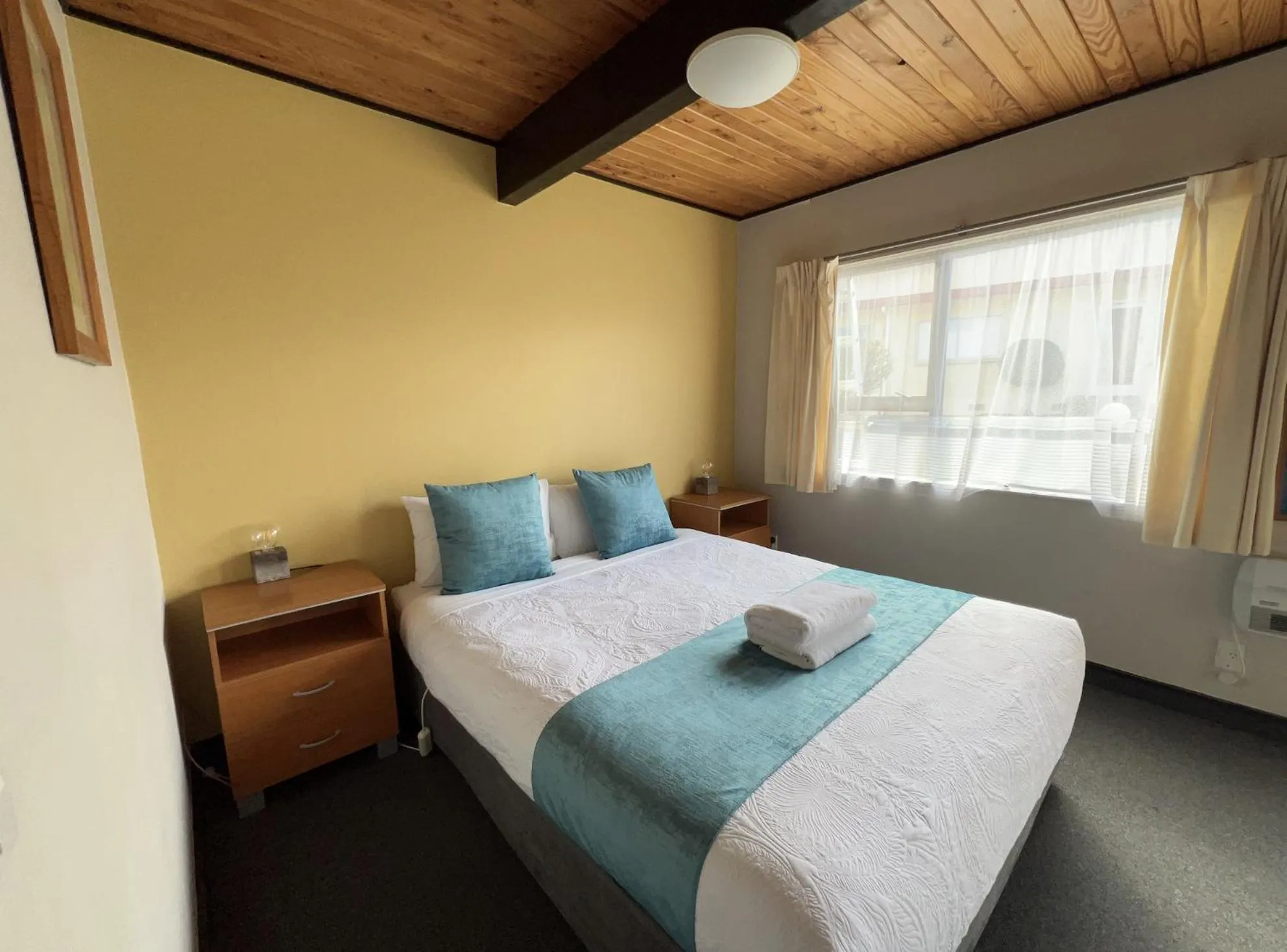 Bedroom, Bed in Mountain View Motel