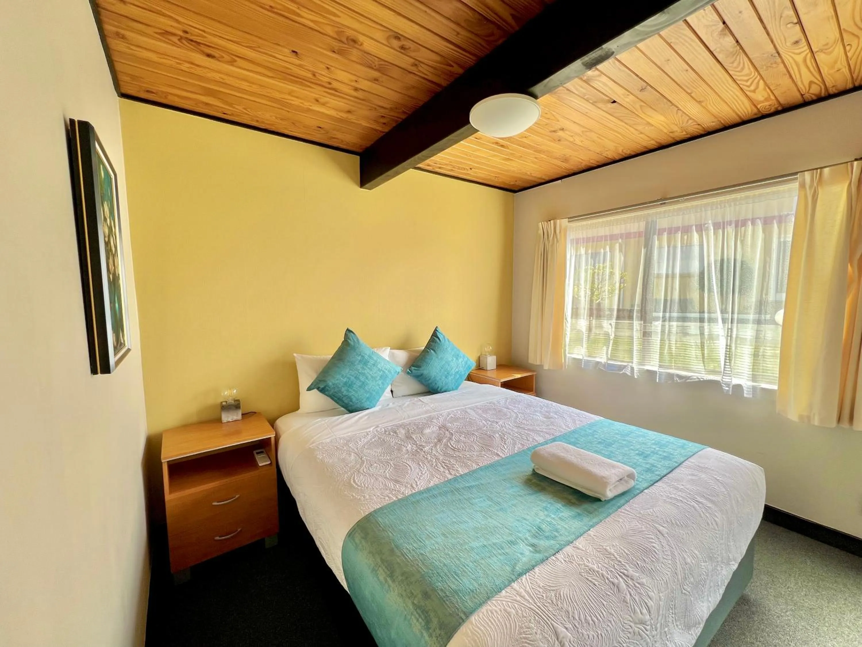 Bedroom, Bed in Mountain View Motel