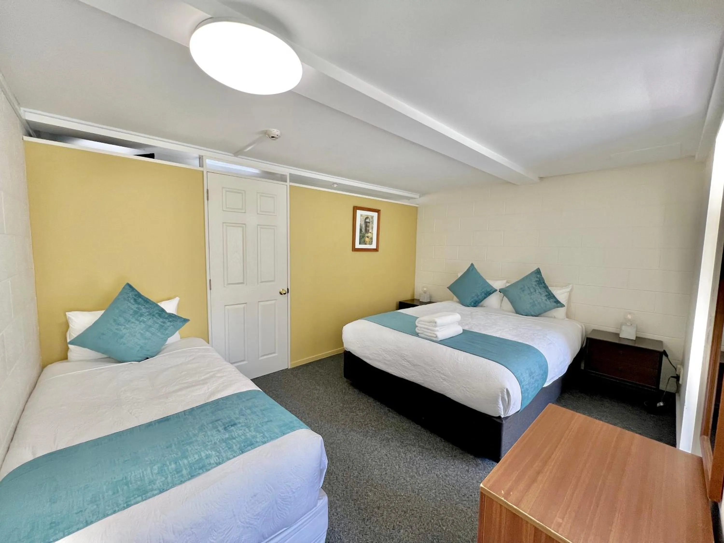 Bed in Mountain View Motel