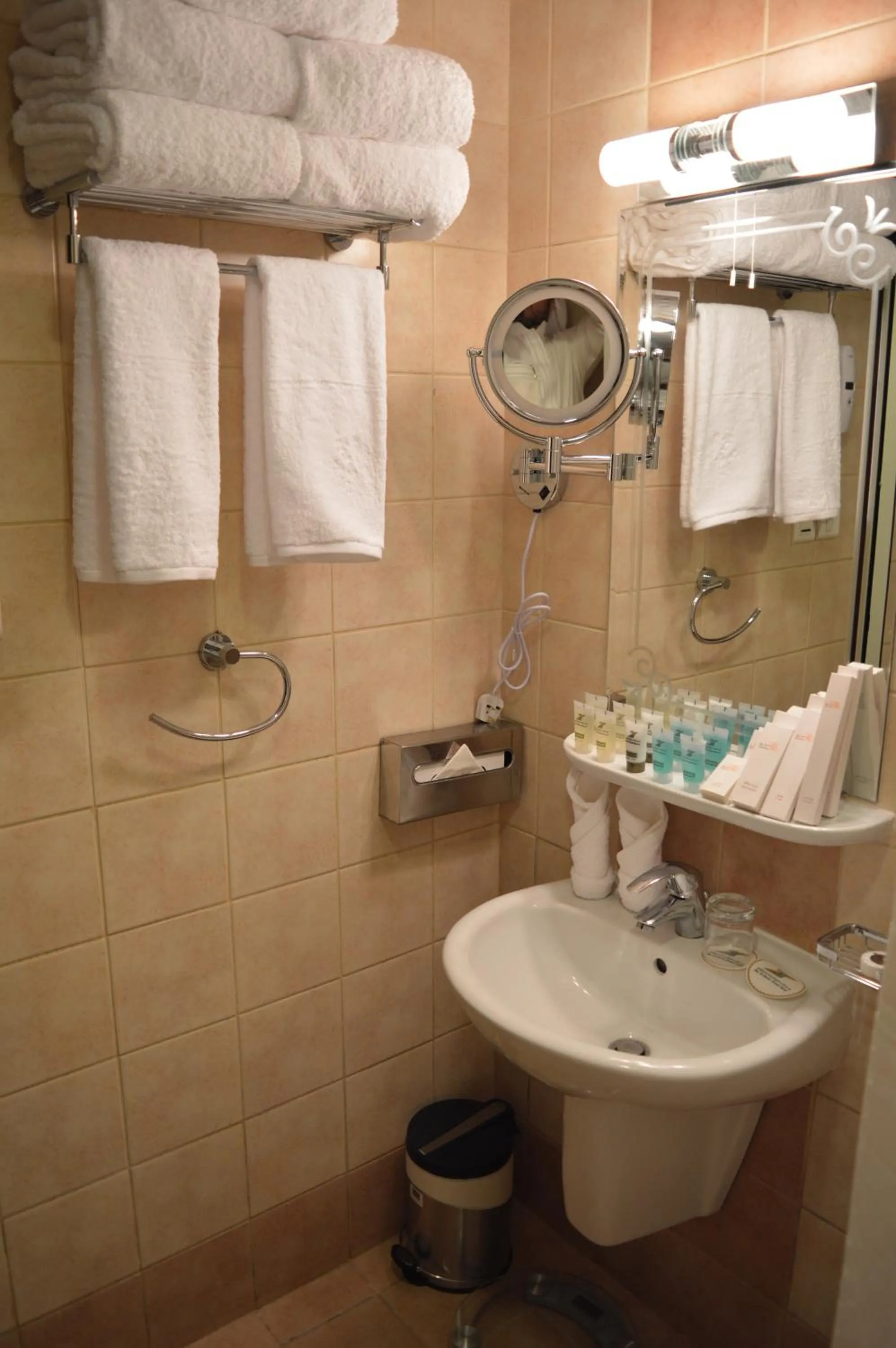 Toilet in Durrat Al Eiman Hotel