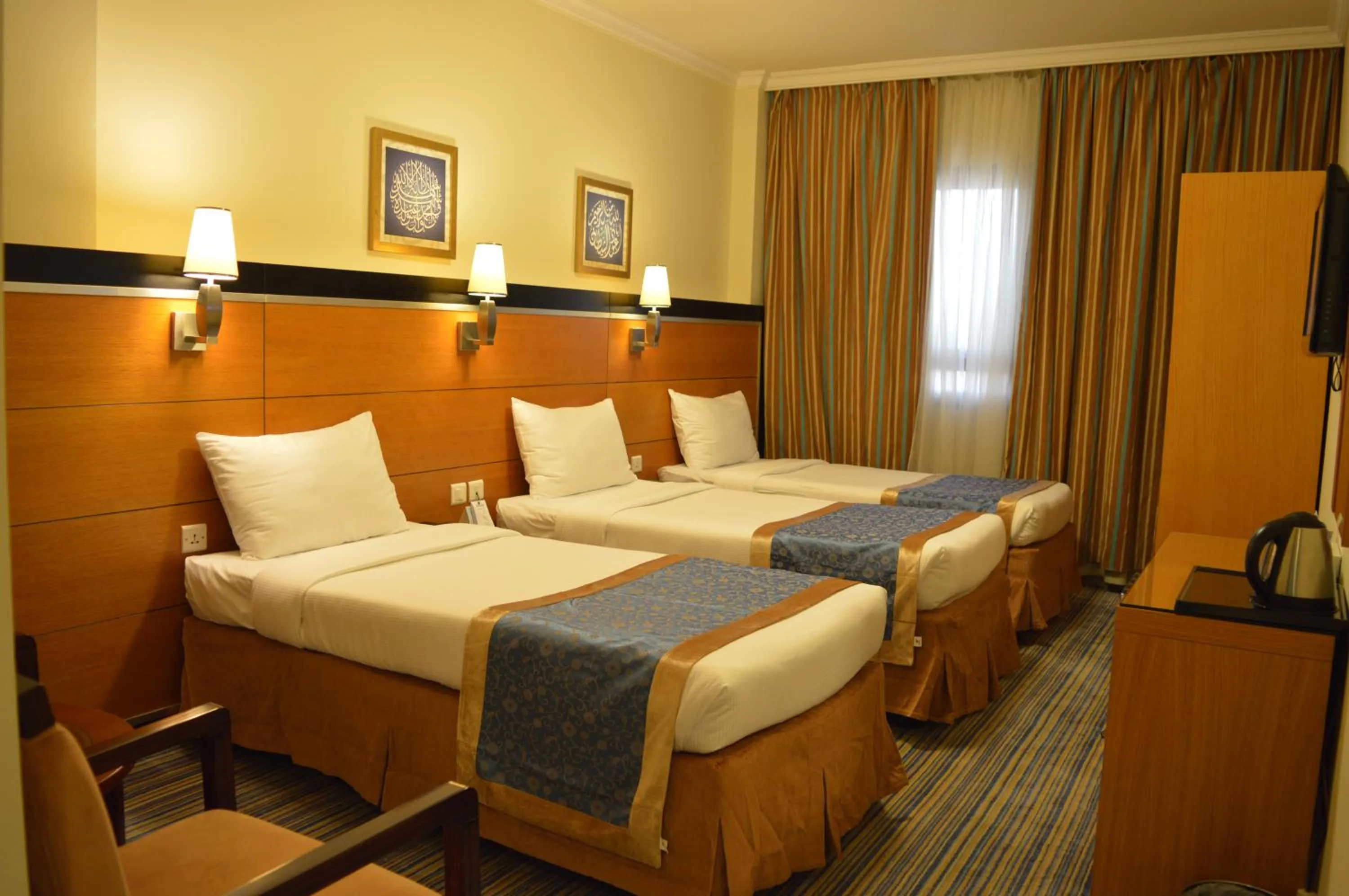 Day, Bed in Durrat Al Eiman Hotel