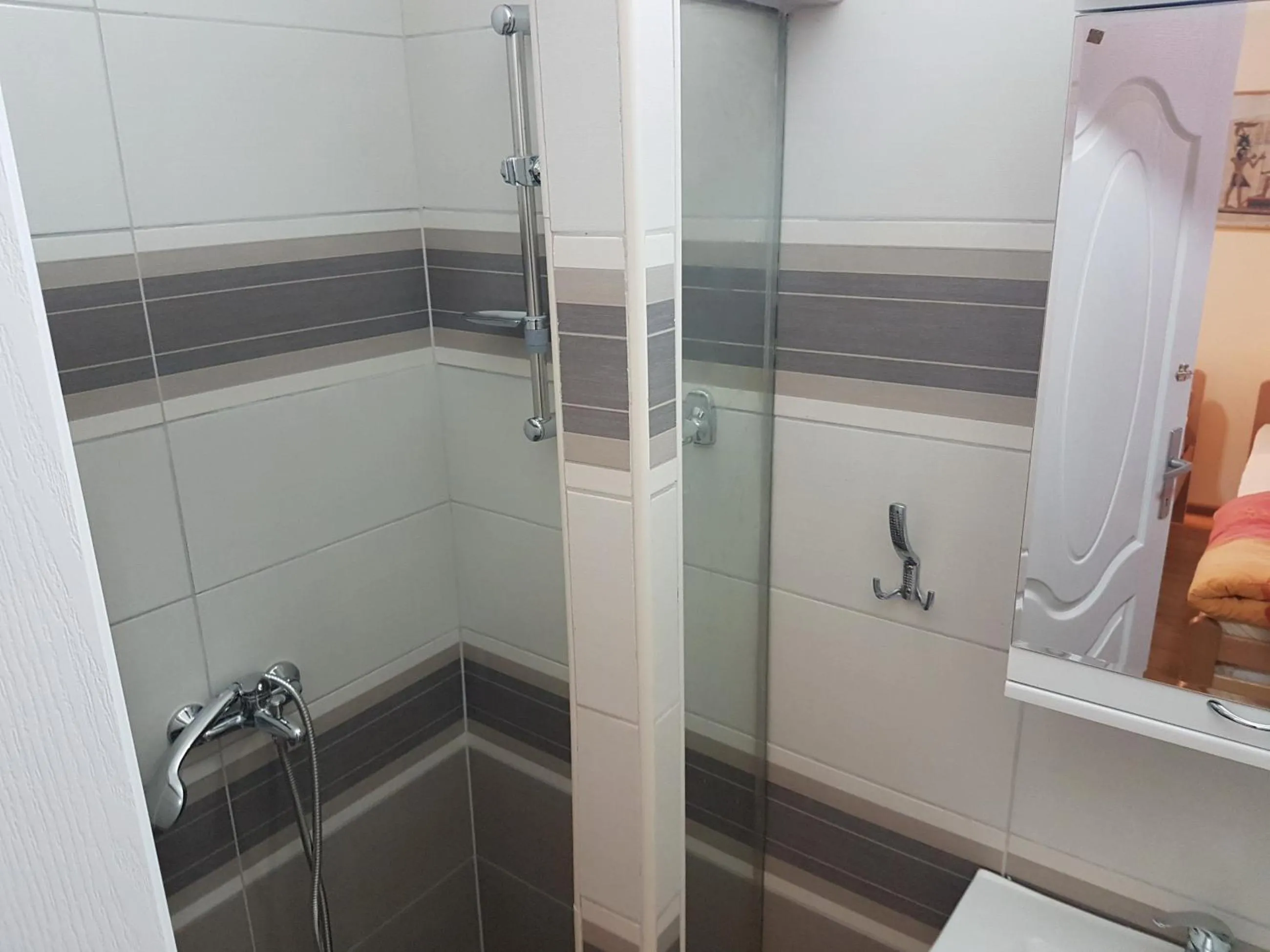 Shower in Hostel Beko