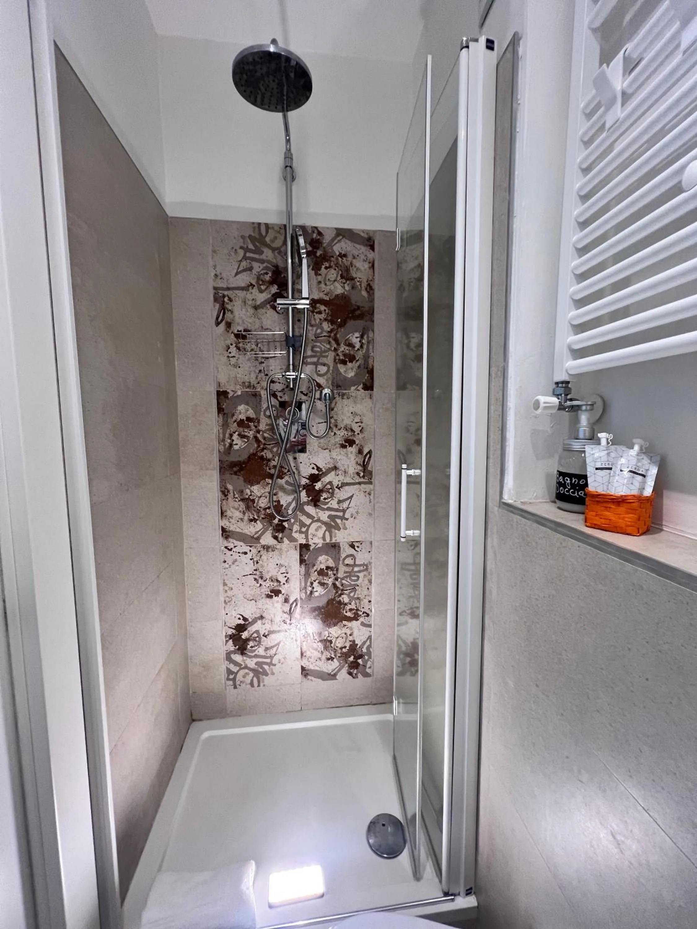 Shower in B&B Dimor'à
