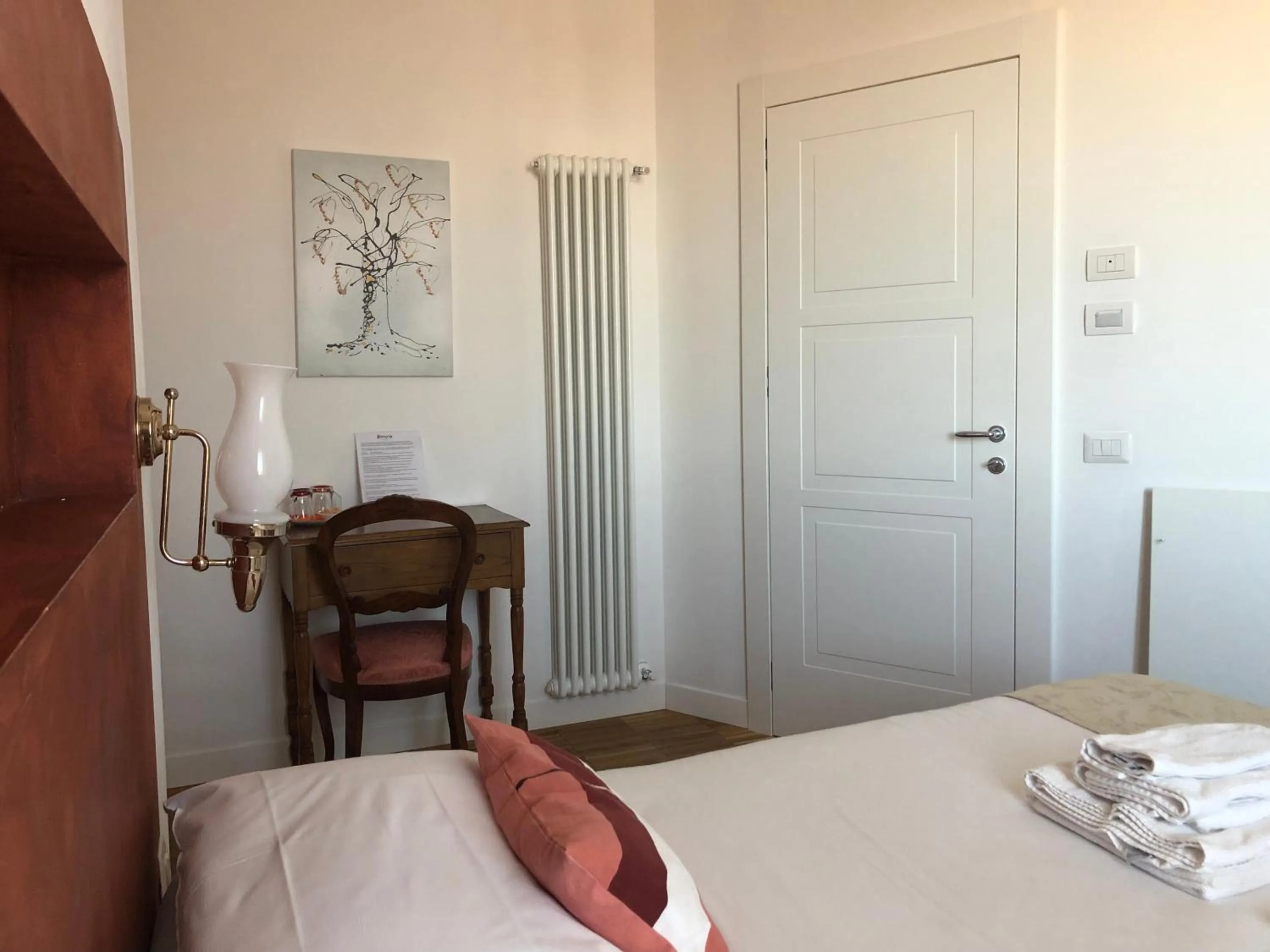 Photo of the whole room, Bed in B&B Dimor'à