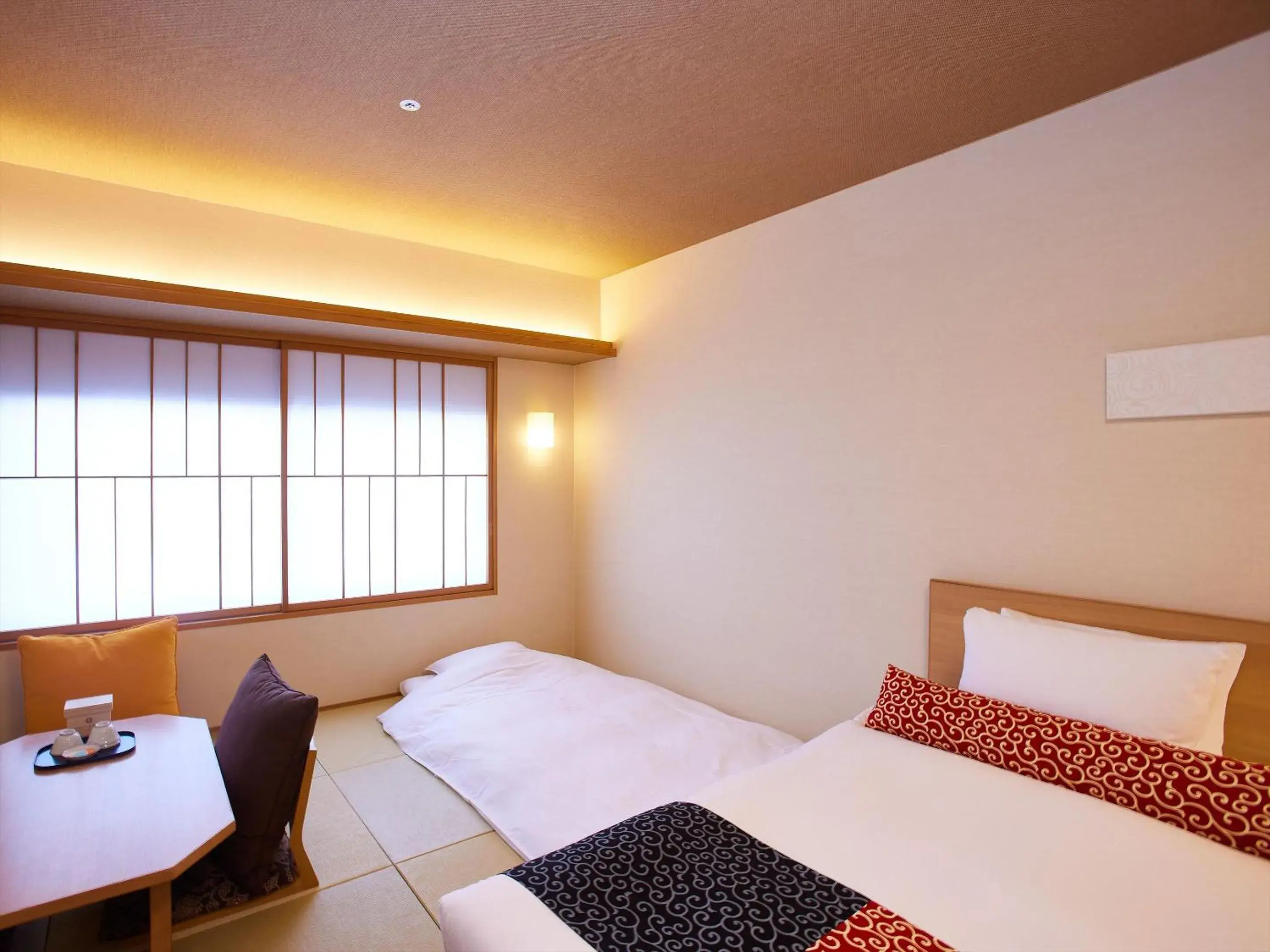 Photo of the whole room, Bed in Kyoto Hot Spring Hatoya Zuihoukaku Hotel