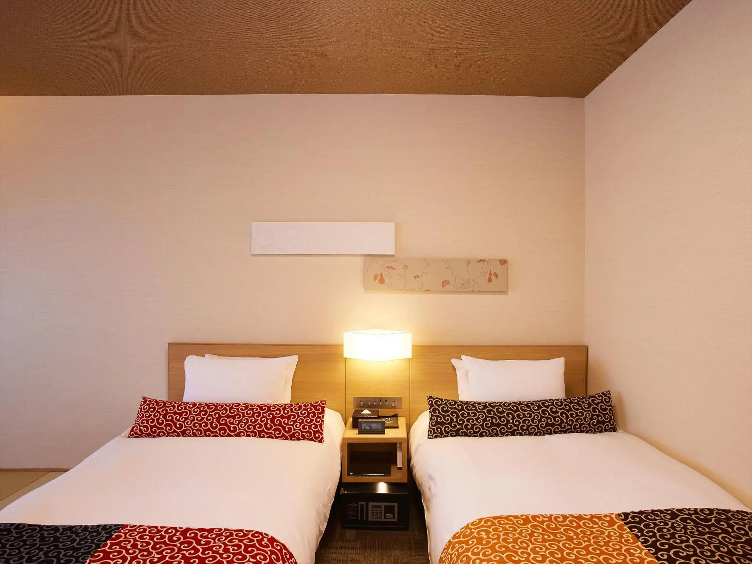 Photo of the whole room, Bed in Kyoto Hot Spring Hatoya Zuihoukaku Hotel