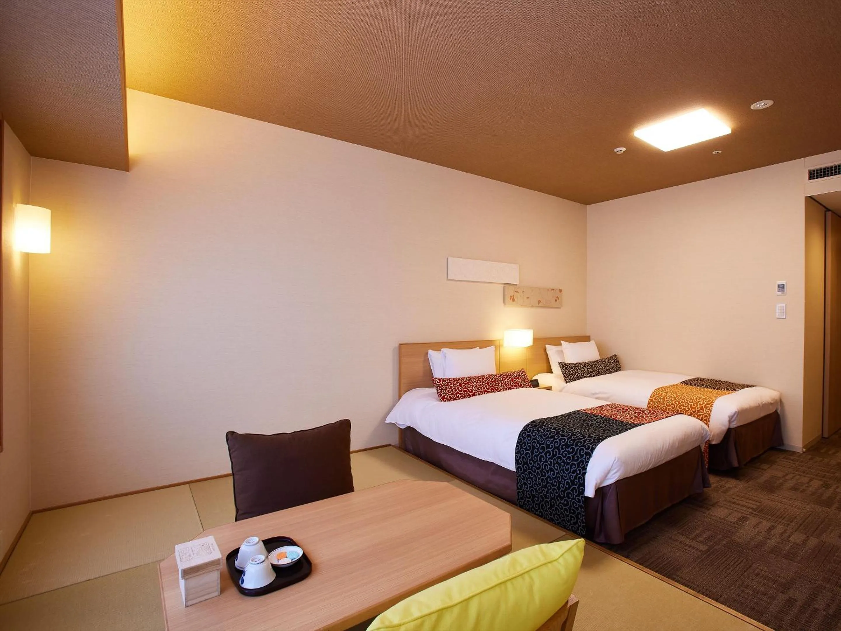 Photo of the whole room, Bed in Kyoto Hot Spring Hatoya Zuihokaku Hotel