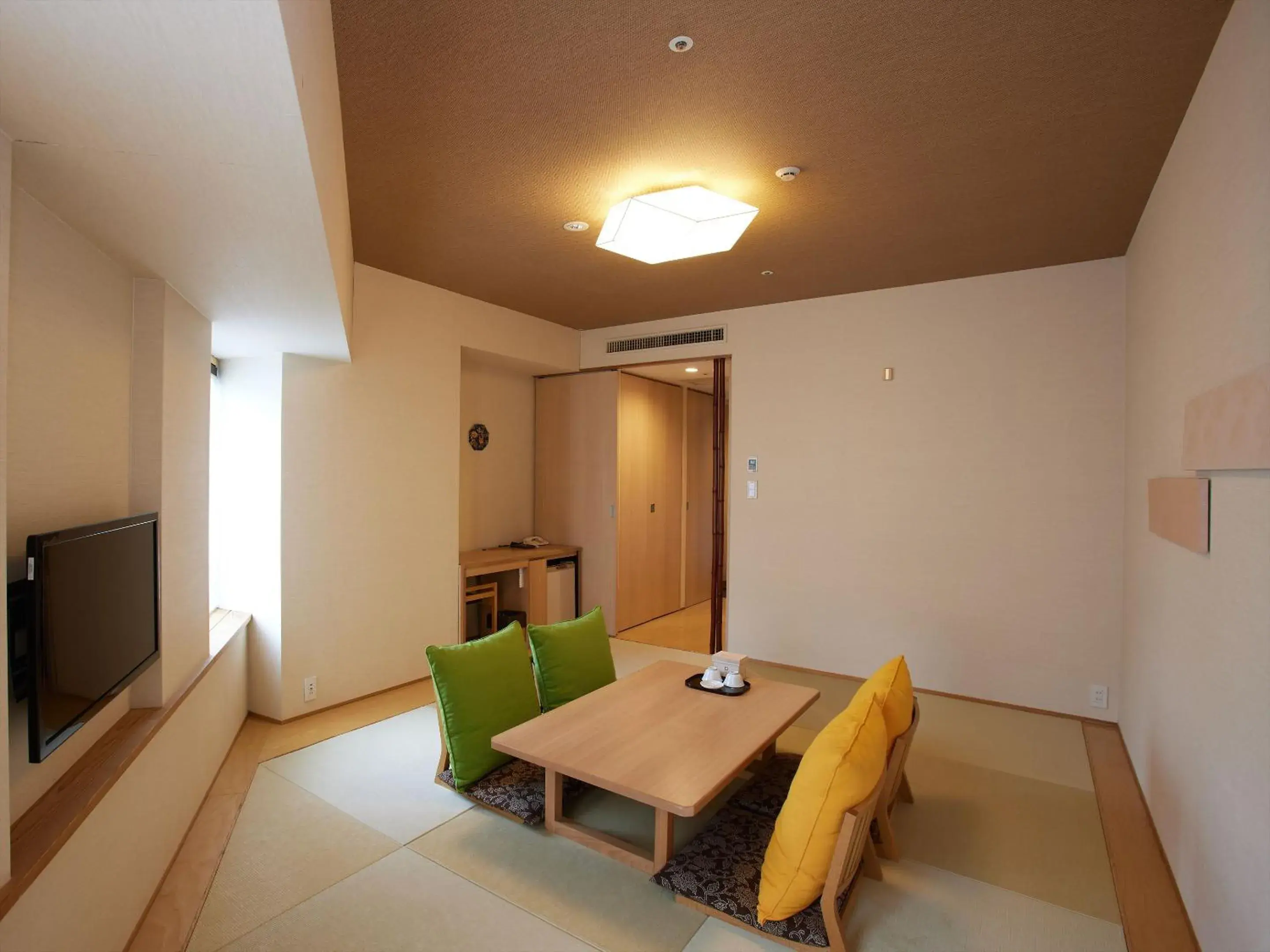 Photo of the whole room, Dining Area in Kyoto Hot Spring Hatoya Zuihoukaku Hotel