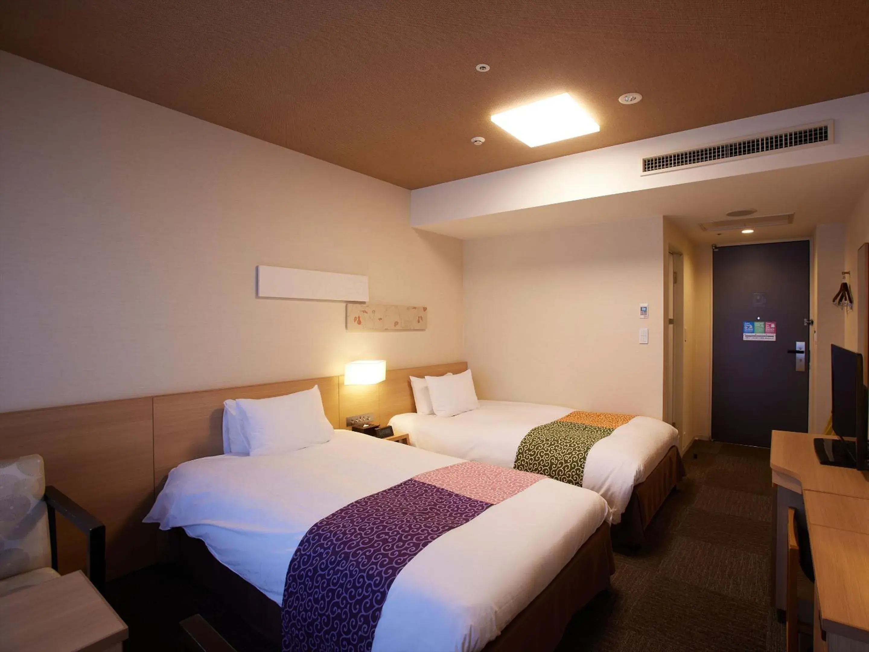 Photo of the whole room, Bed in Kyoto Hot Spring Hatoya Zuihoukaku Hotel