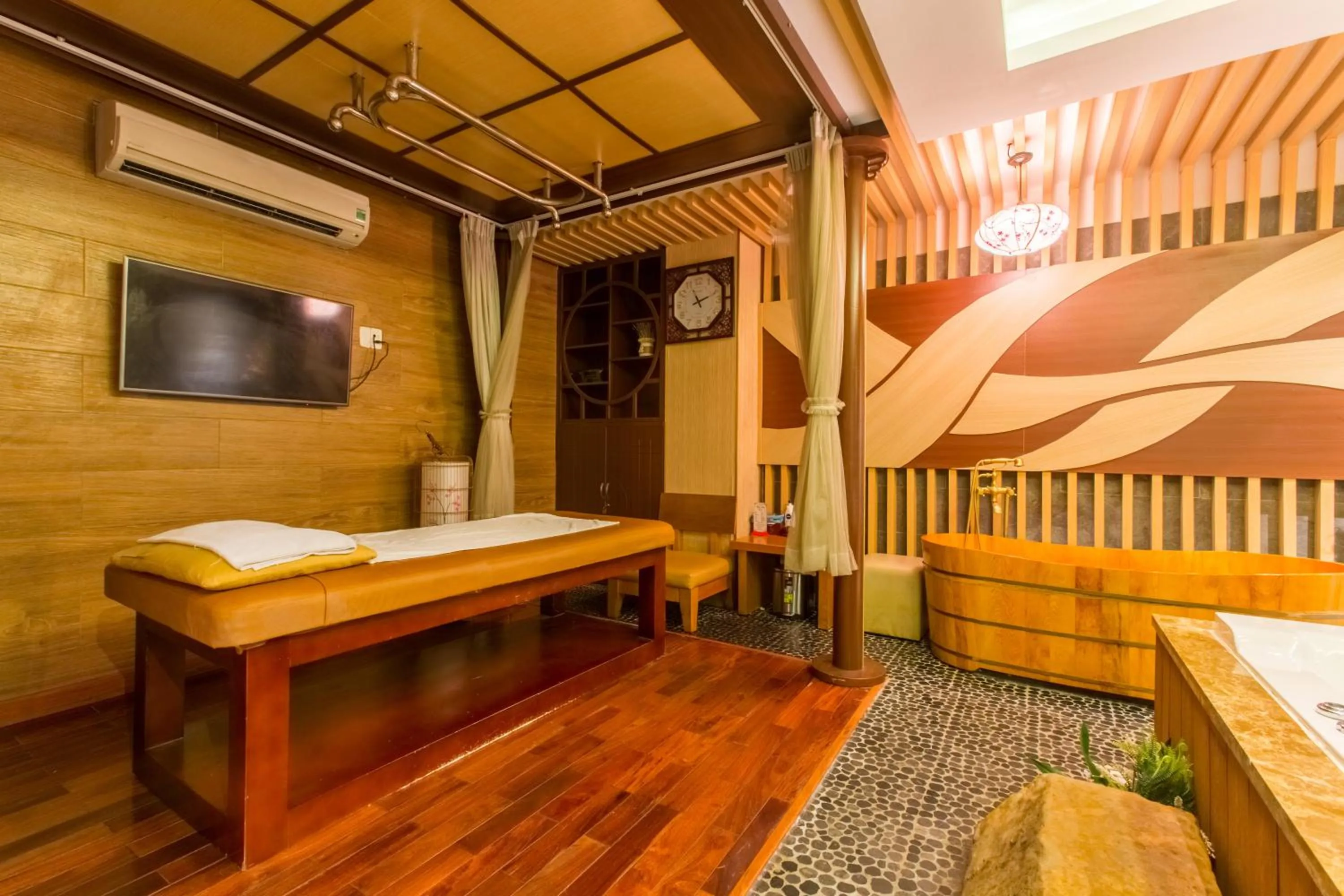 Bed in Minh Tam Hotel and Spa