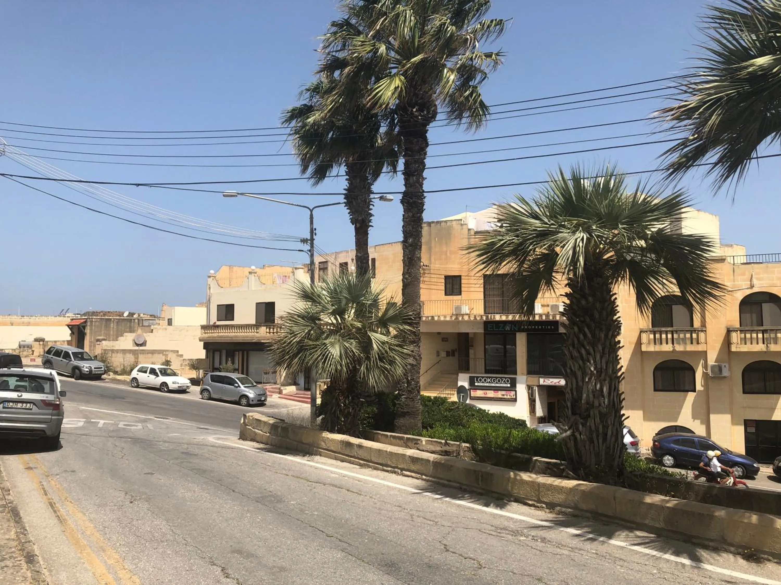 Facade/entrance in La Fenice by Giancarlo