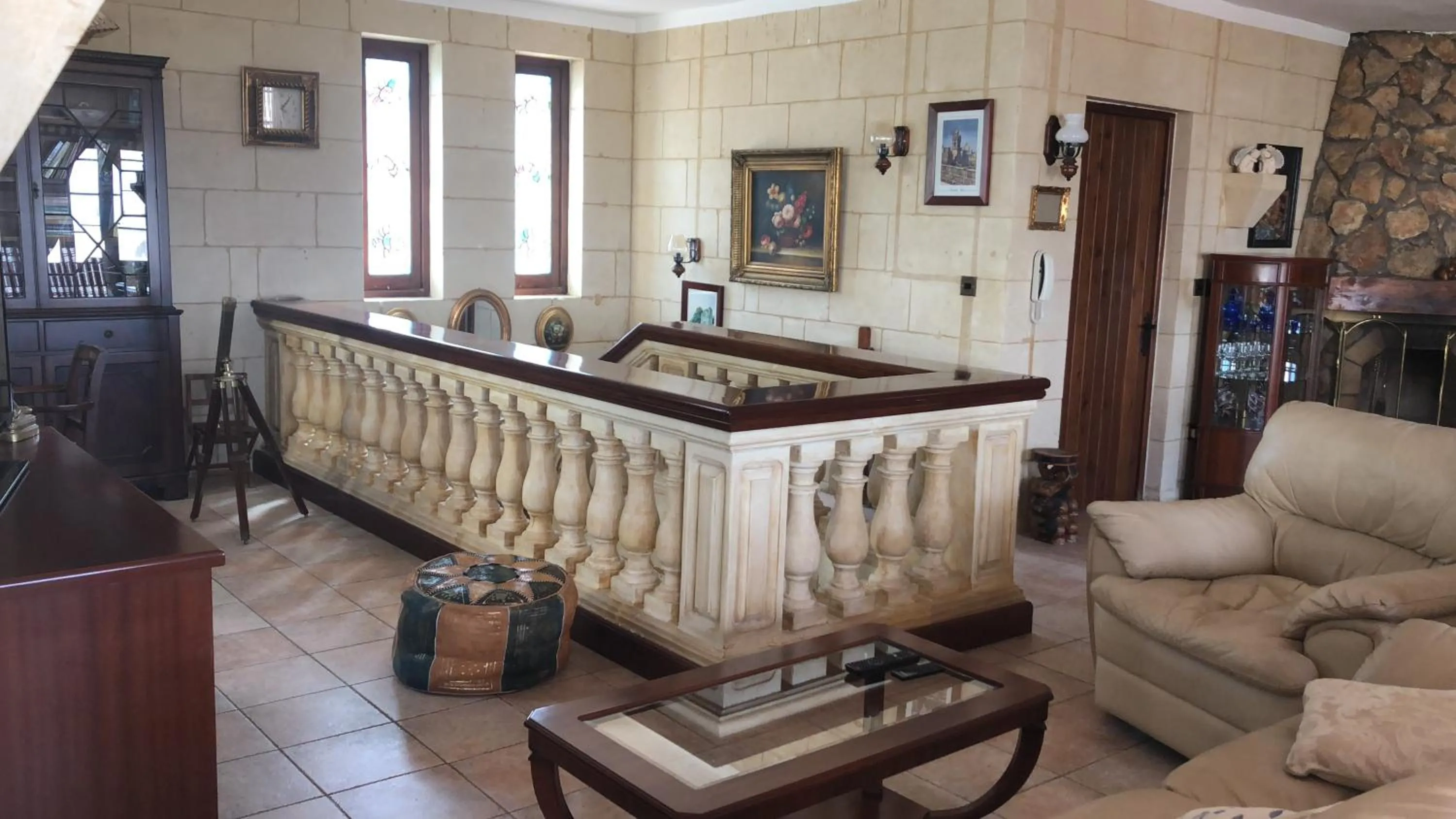 Communal lounge/ TV room in La Fenice by Giancarlo