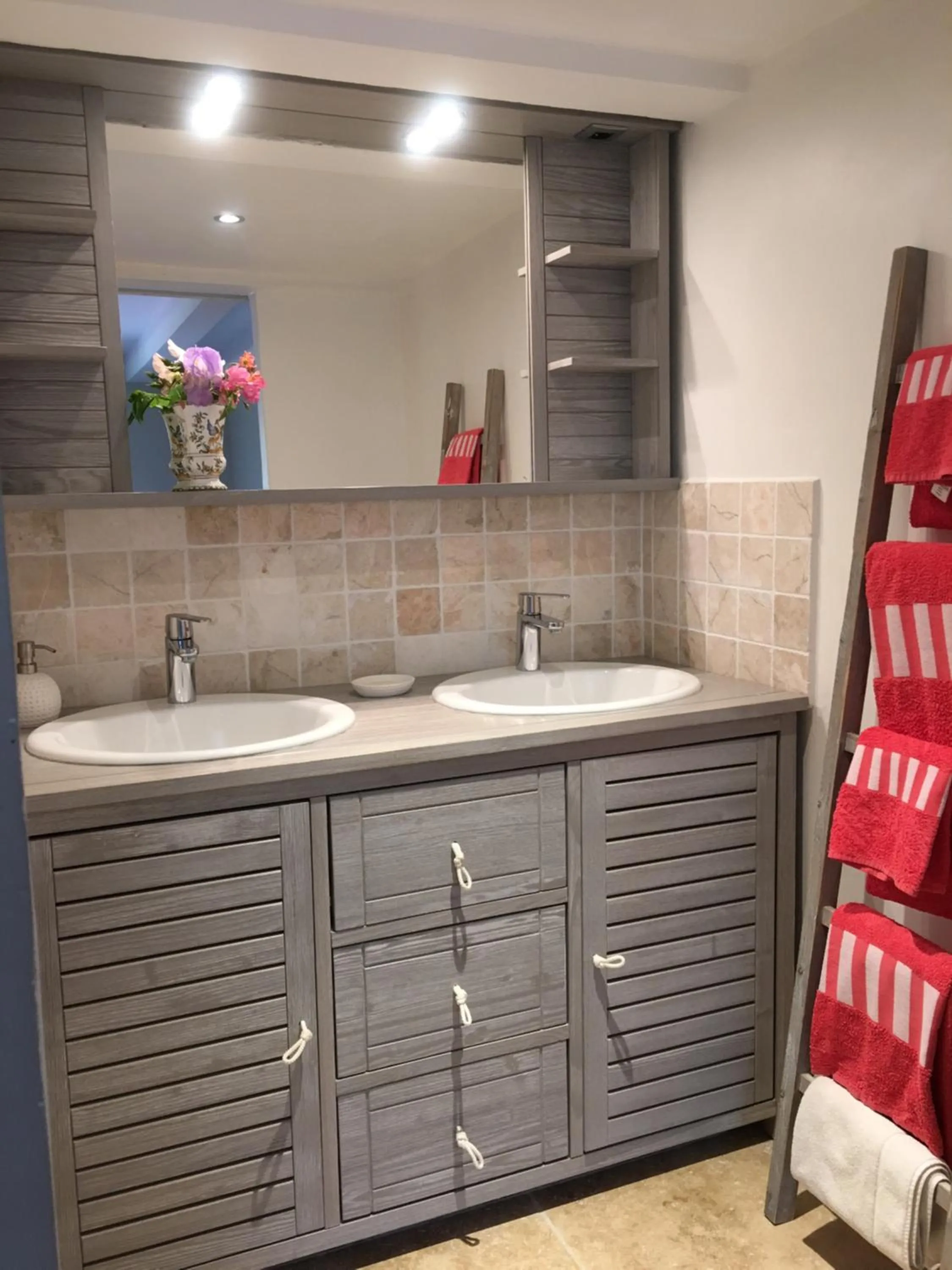 Bathroom in Les Olivettes le mazet