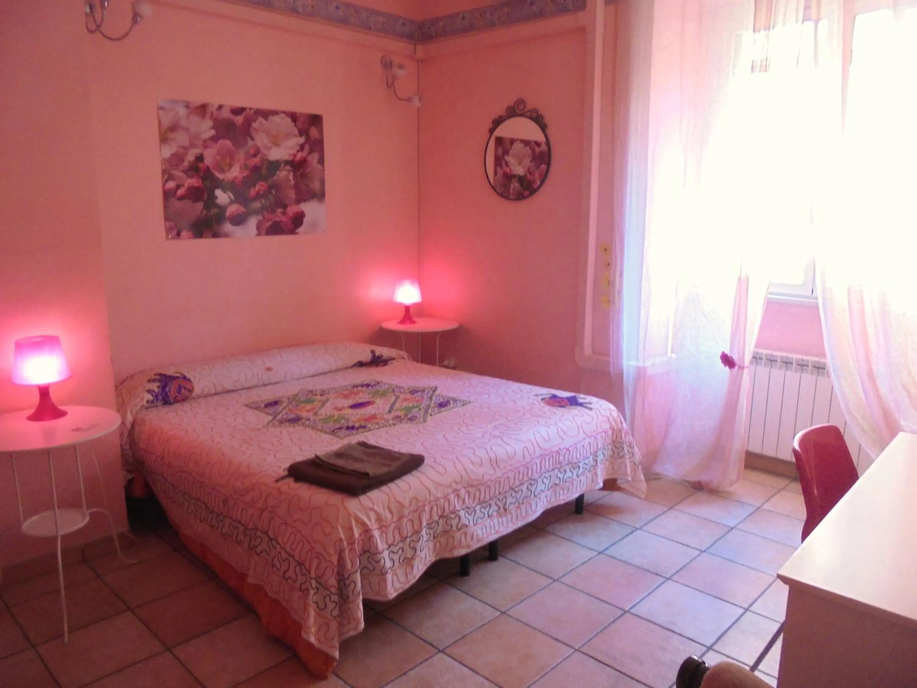 Photo of the whole room, Bed in Max House