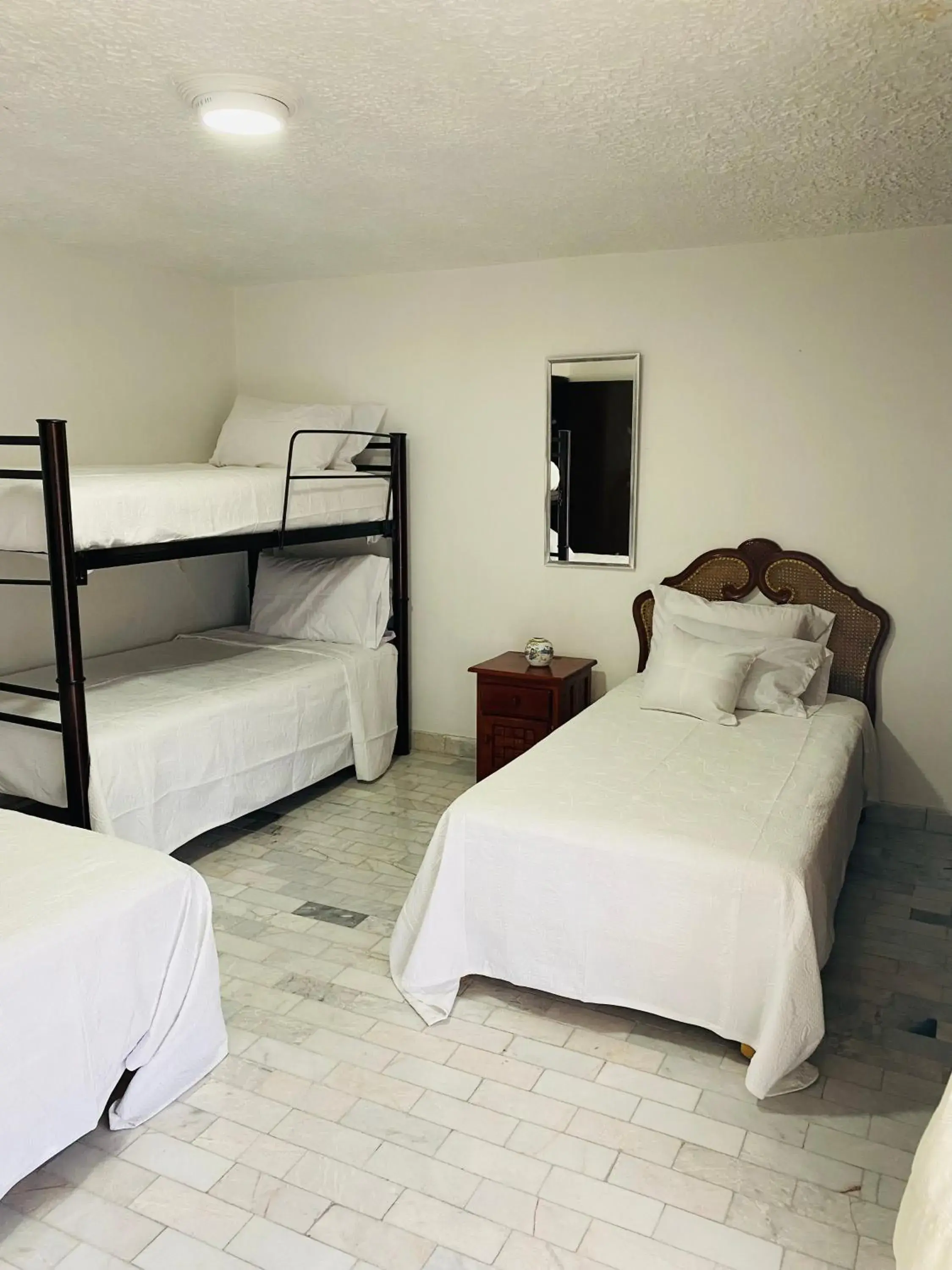 Double or Twin Room with Balcony in Hostal Guadalajara Cosmopolitan Providencia Double or Twin Room with Balcony in Hostal Guadalajara Cosmopolitan Providencia