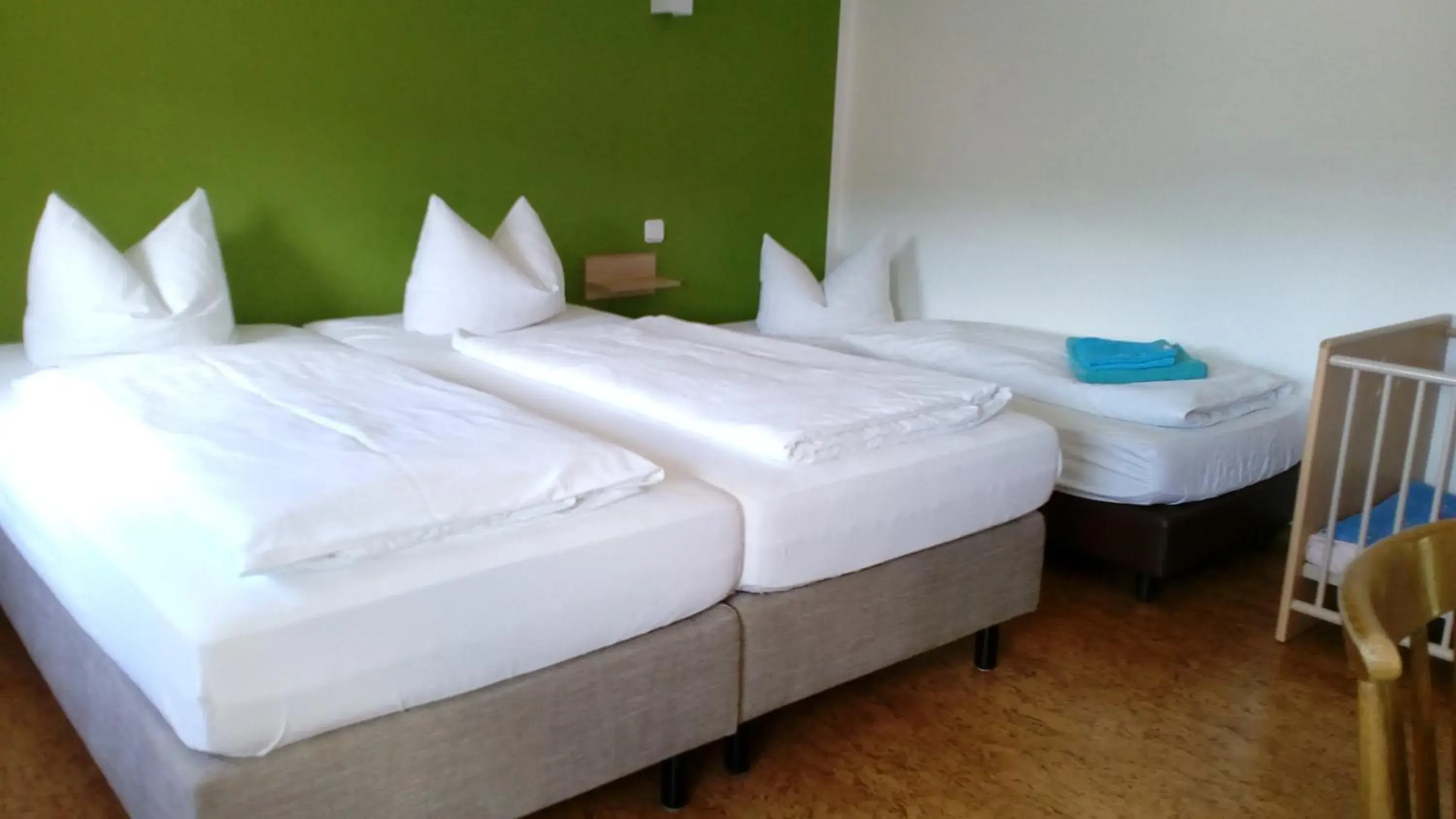 Standard Triple Room - single occupancy in Weinhotel Goger Standard Triple Room - single occupancy in Weinhotel Goger