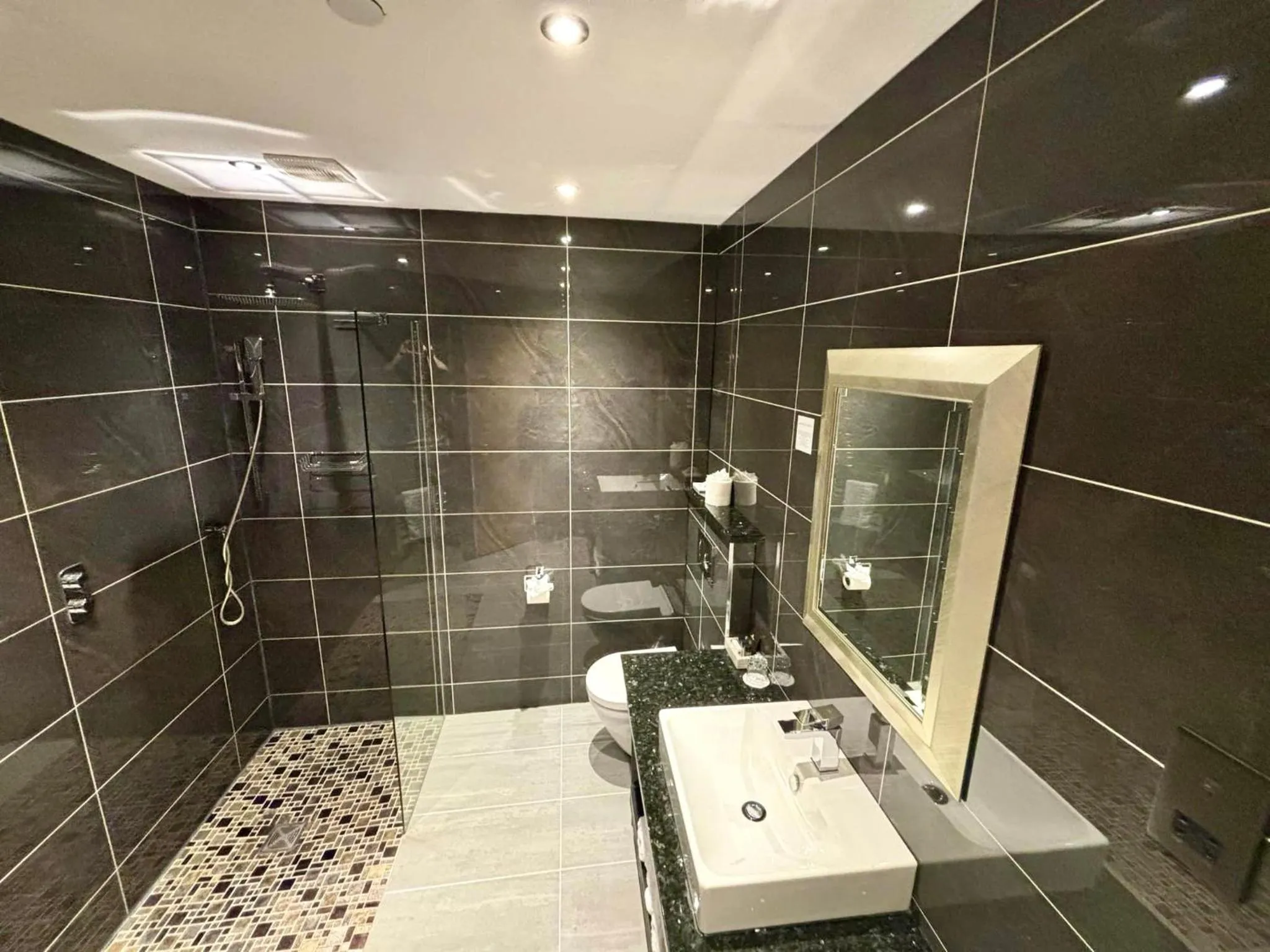 Shower in Halvard Hotel