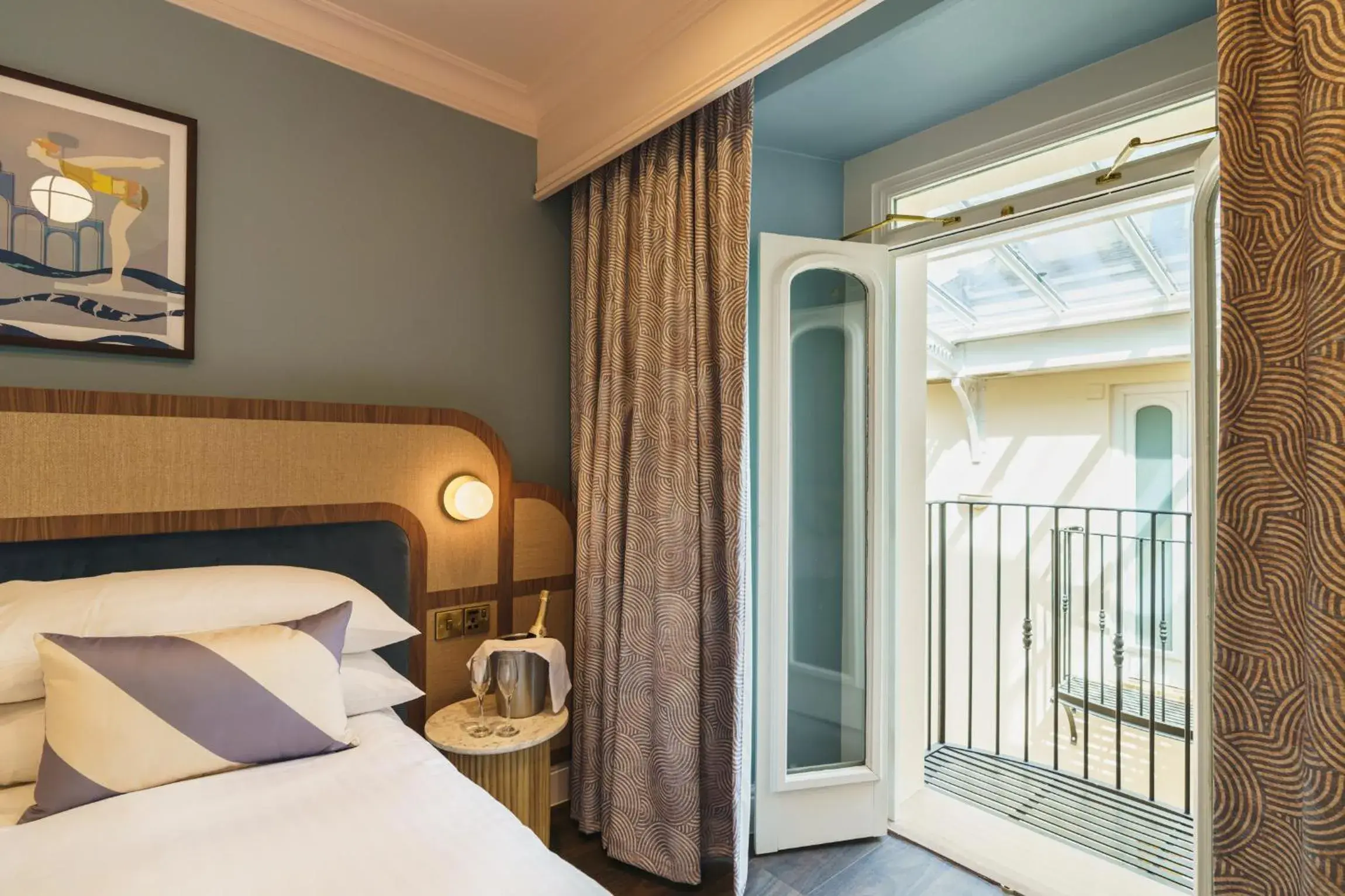 Bed in Grange Hotel Bed in Grange Hotel