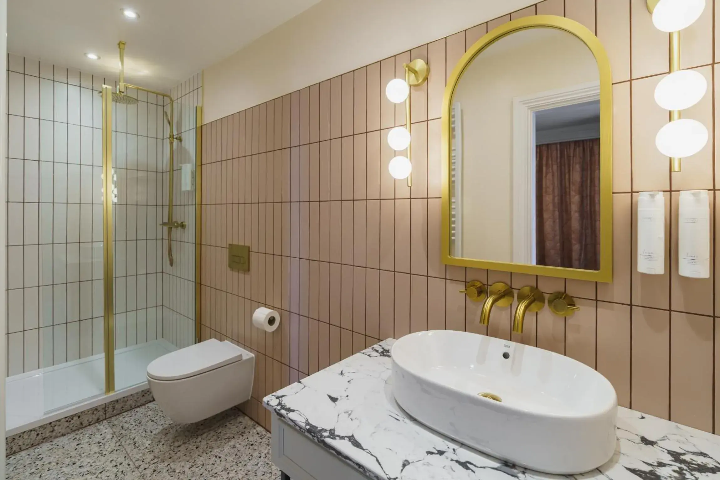 Shower in Grange Hotel Shower in Grange Hotel