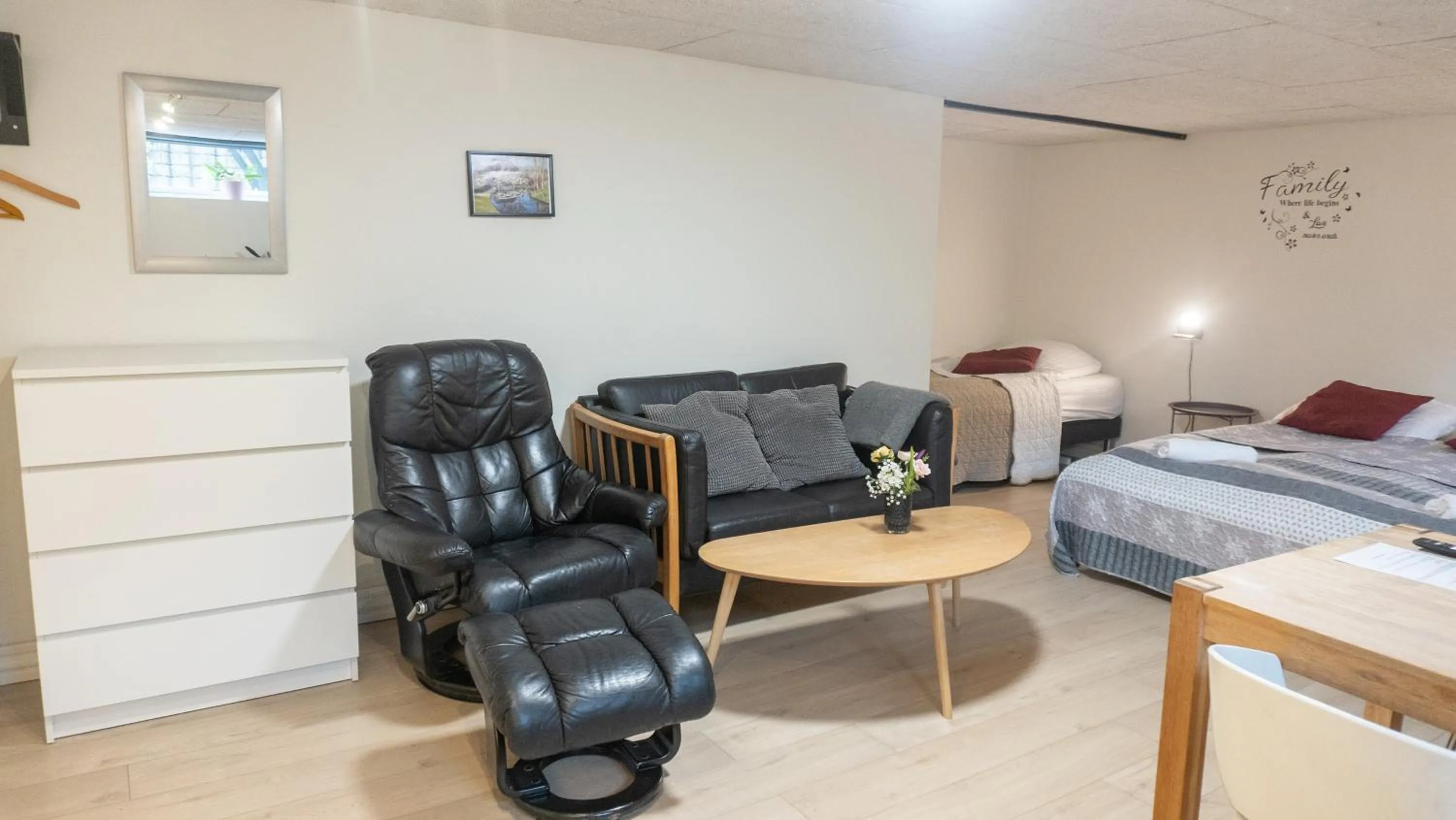 Living room in Hilmors Overnatning