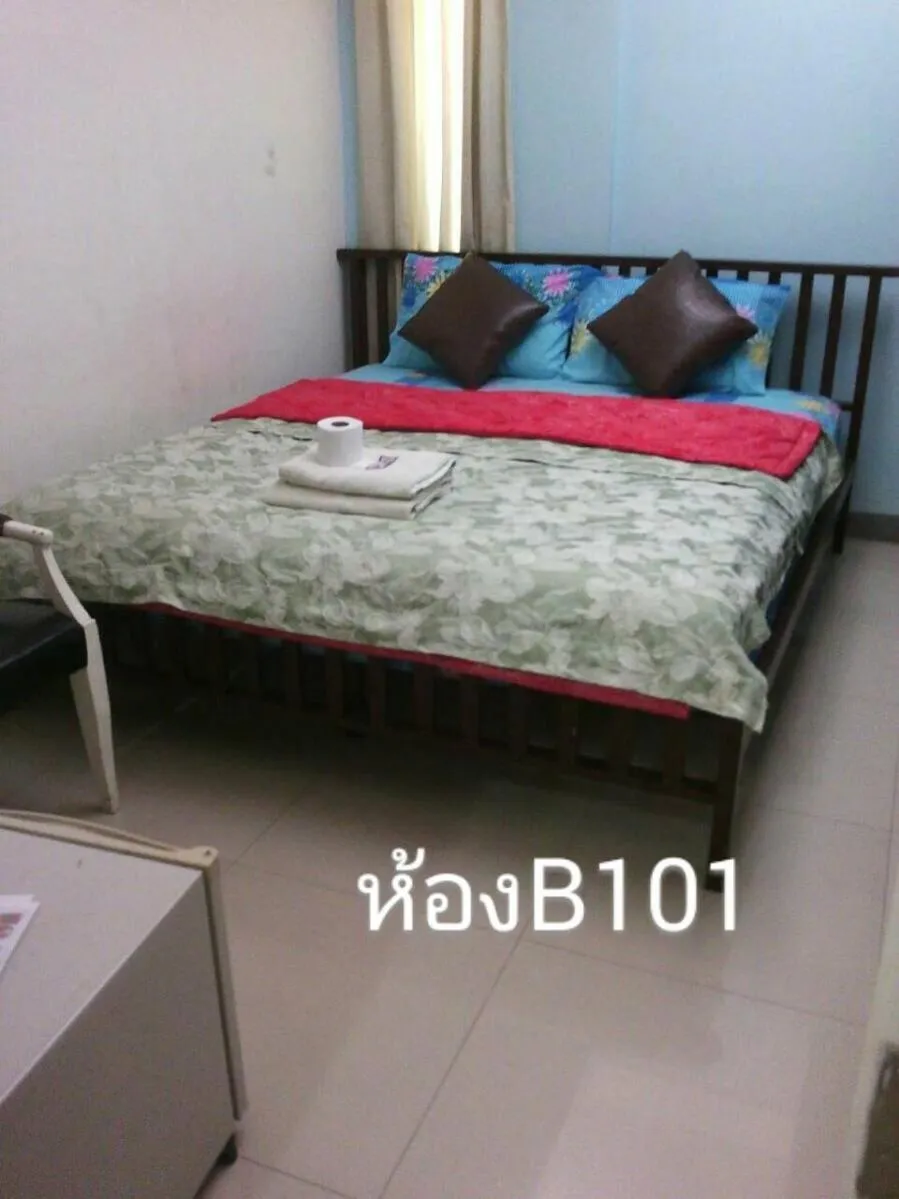 Text overlay, Bed in Nine Place Sukhumvit 40