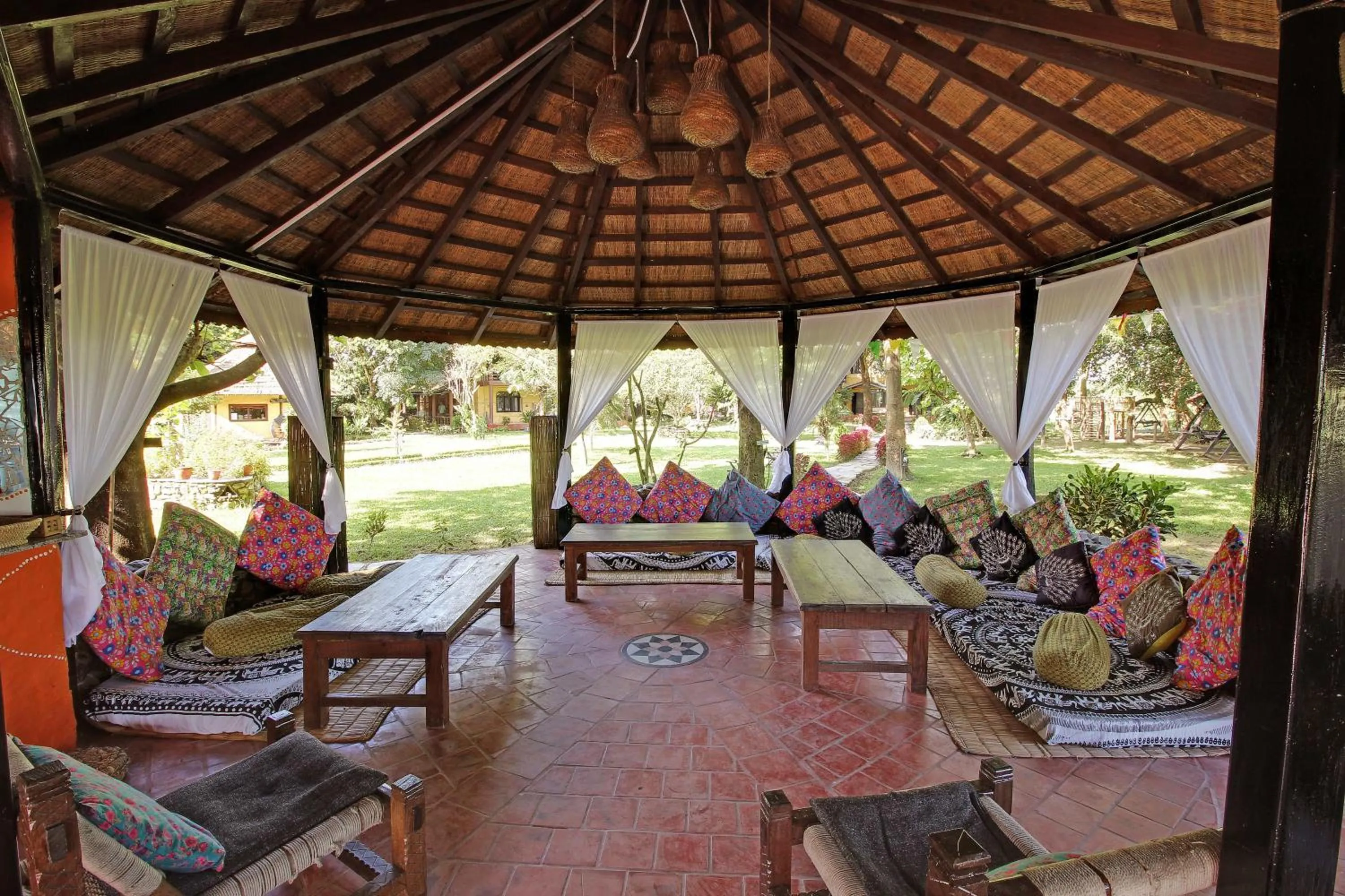 Restaurant/places to eat in Sapana Village Lodge