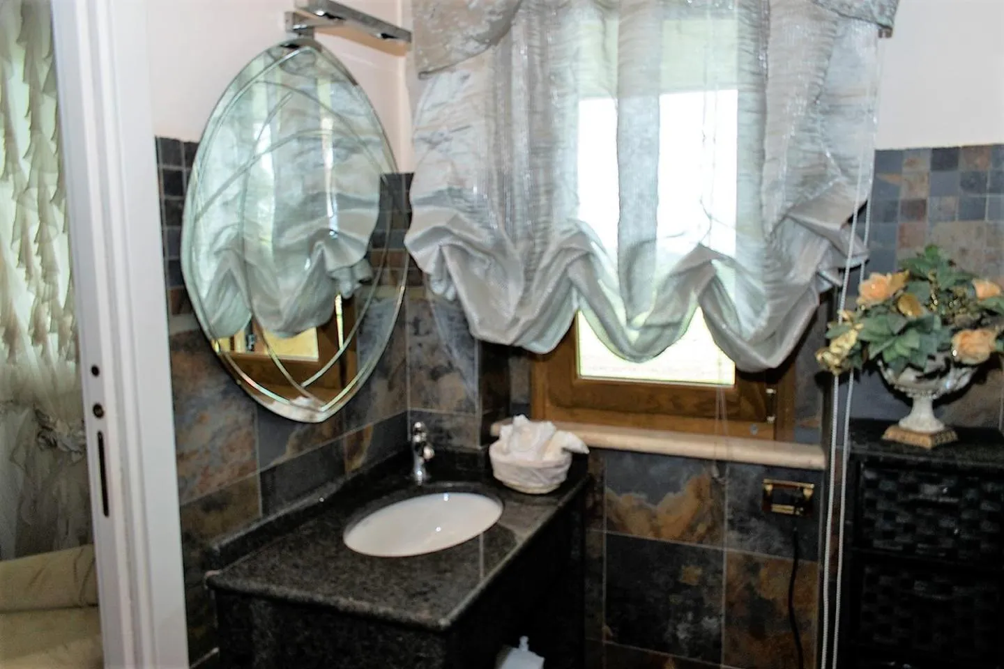 Shower in B&B Villa Moen