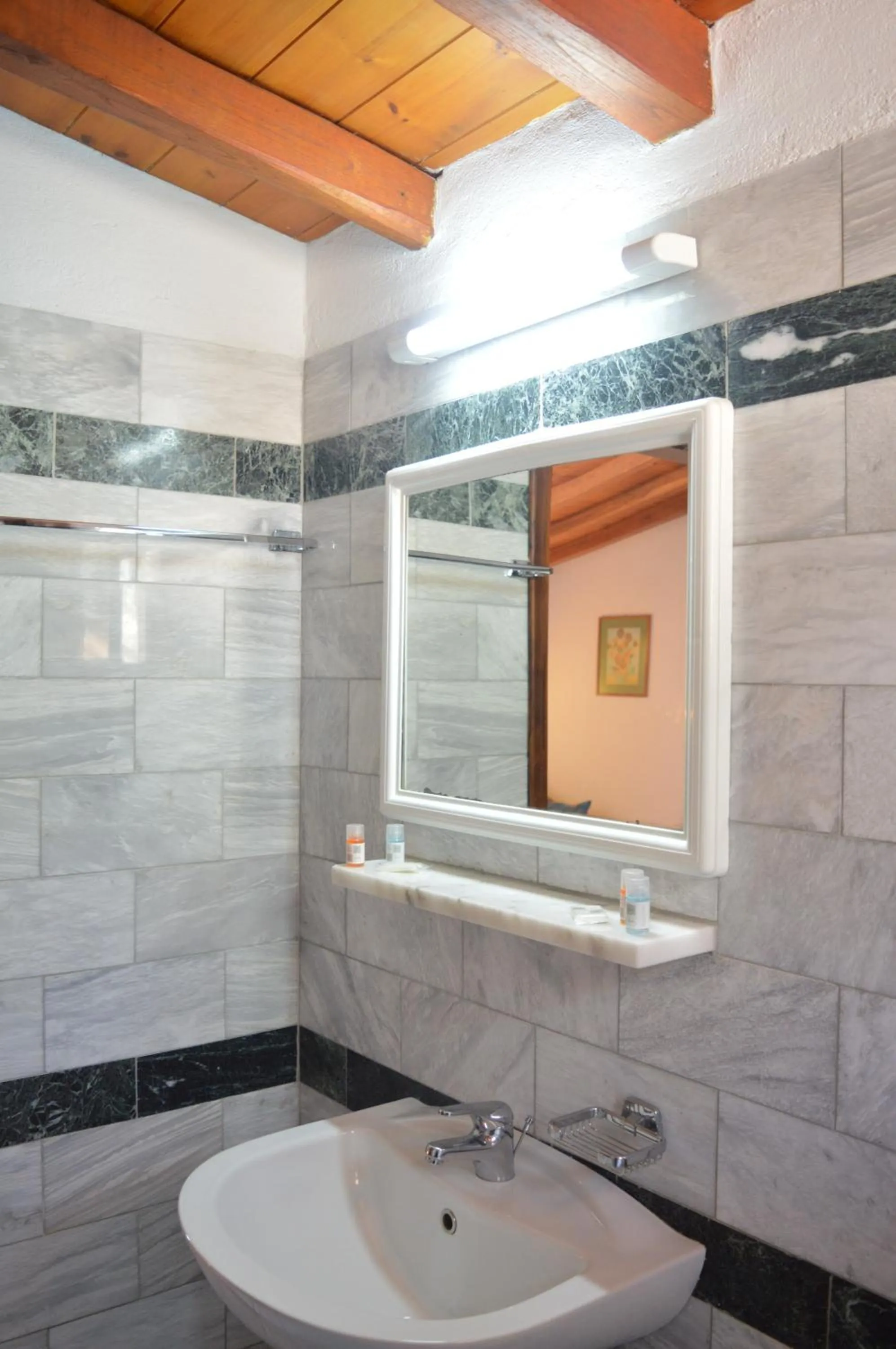 Shower in Villa Maraki