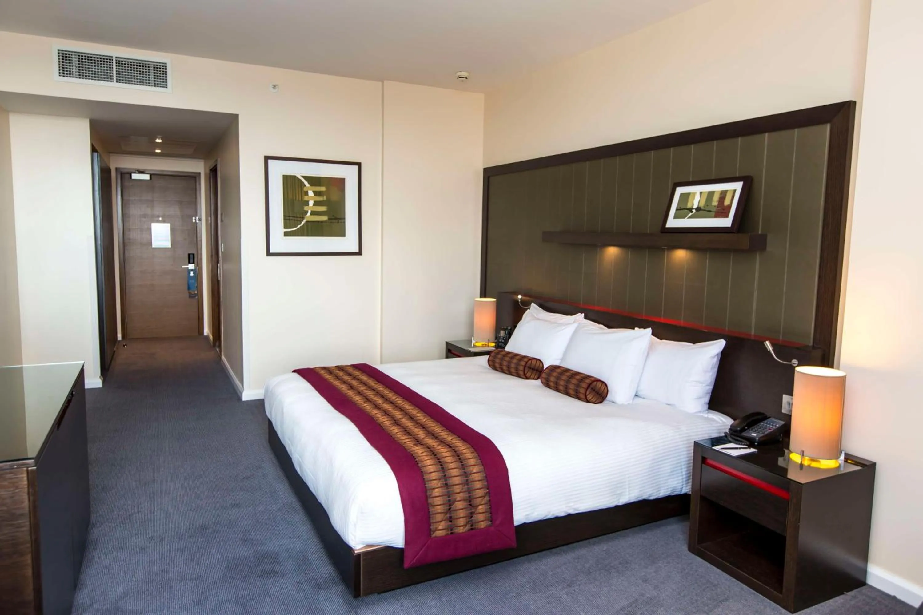 Bed in Hilton London Canary Wharf