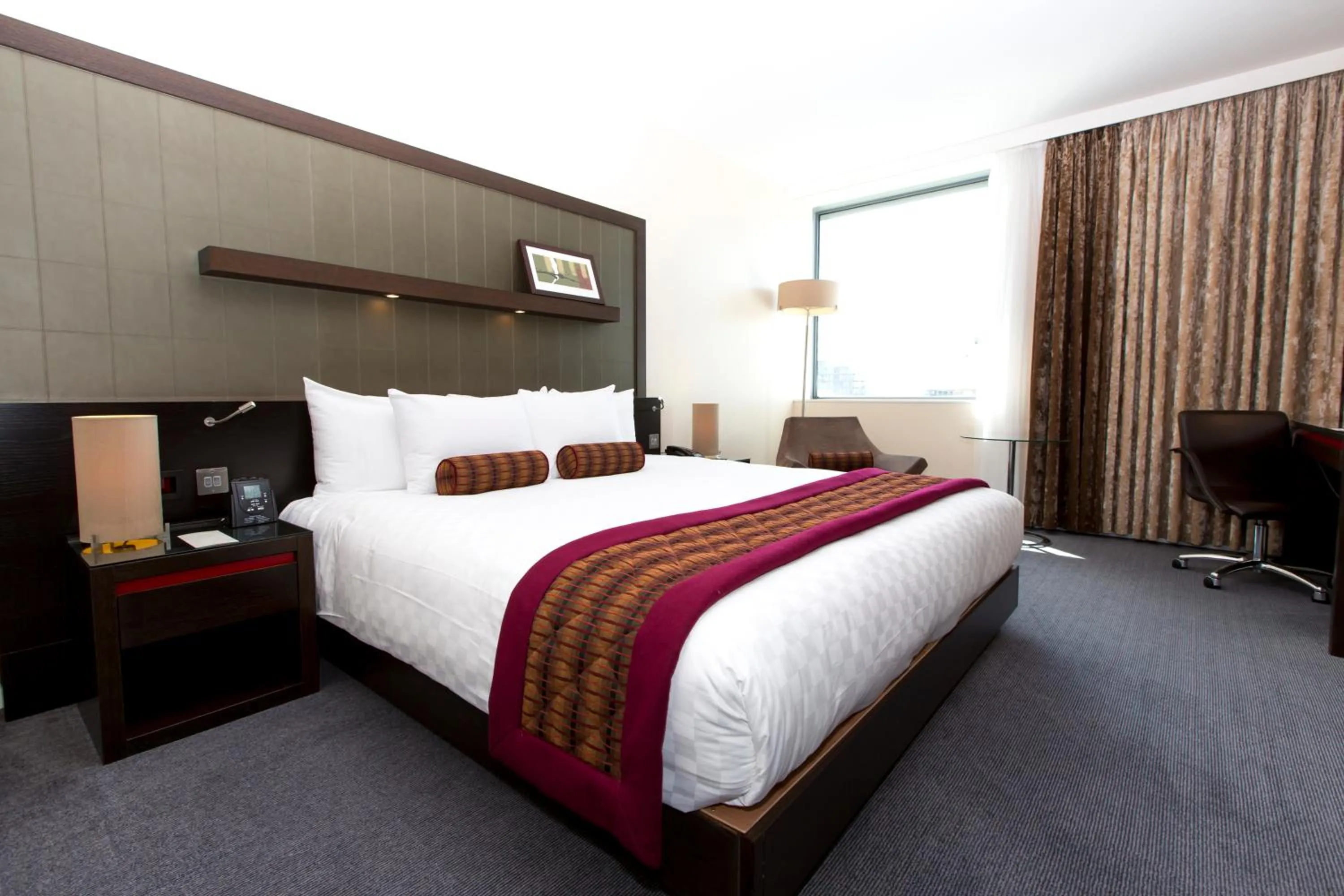 Bed in Hilton London Canary Wharf