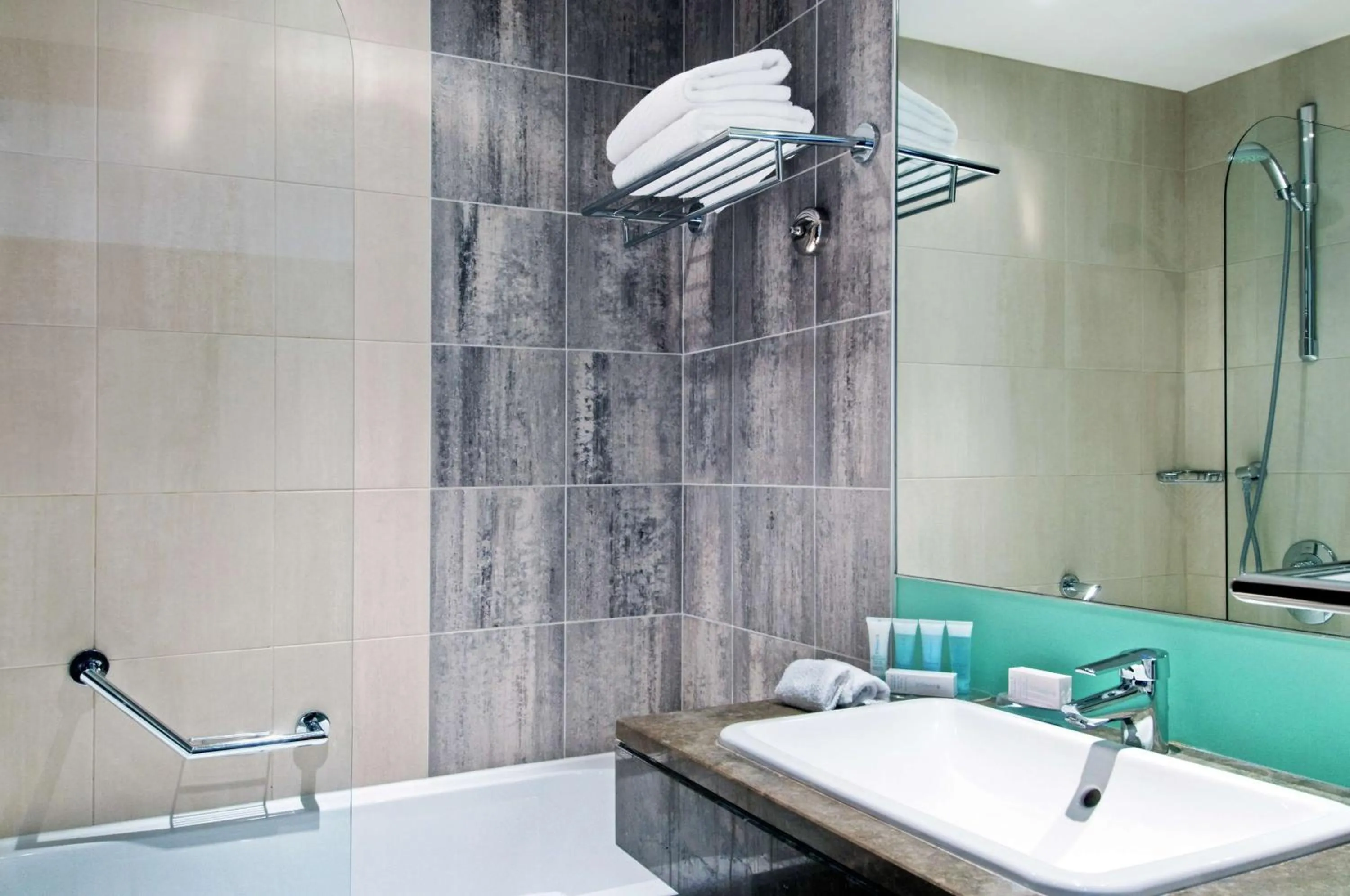 Bathroom in Hilton London Canary Wharf