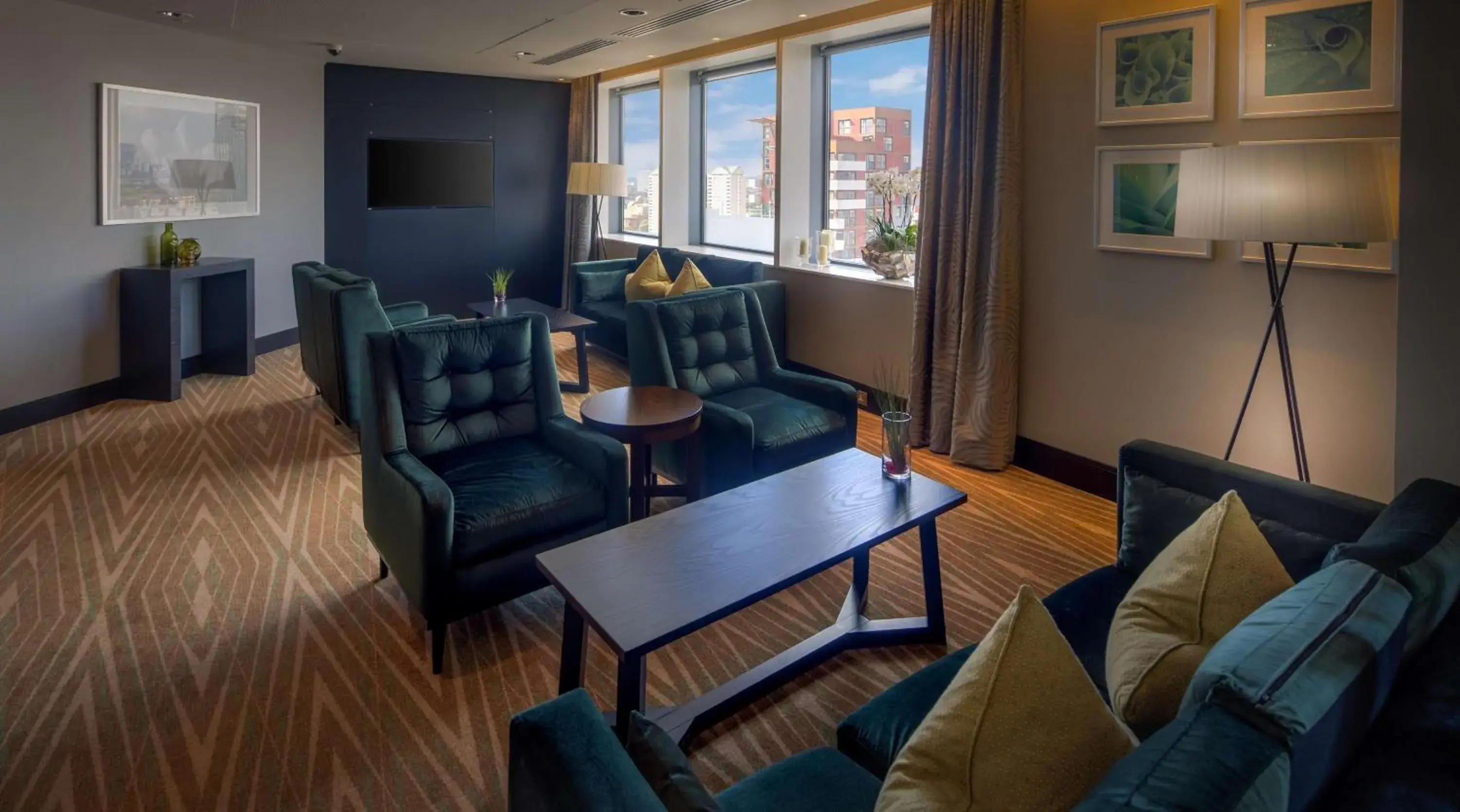 Lounge or bar in Hilton London Canary Wharf Lounge or bar in Hilton London Canary Wharf