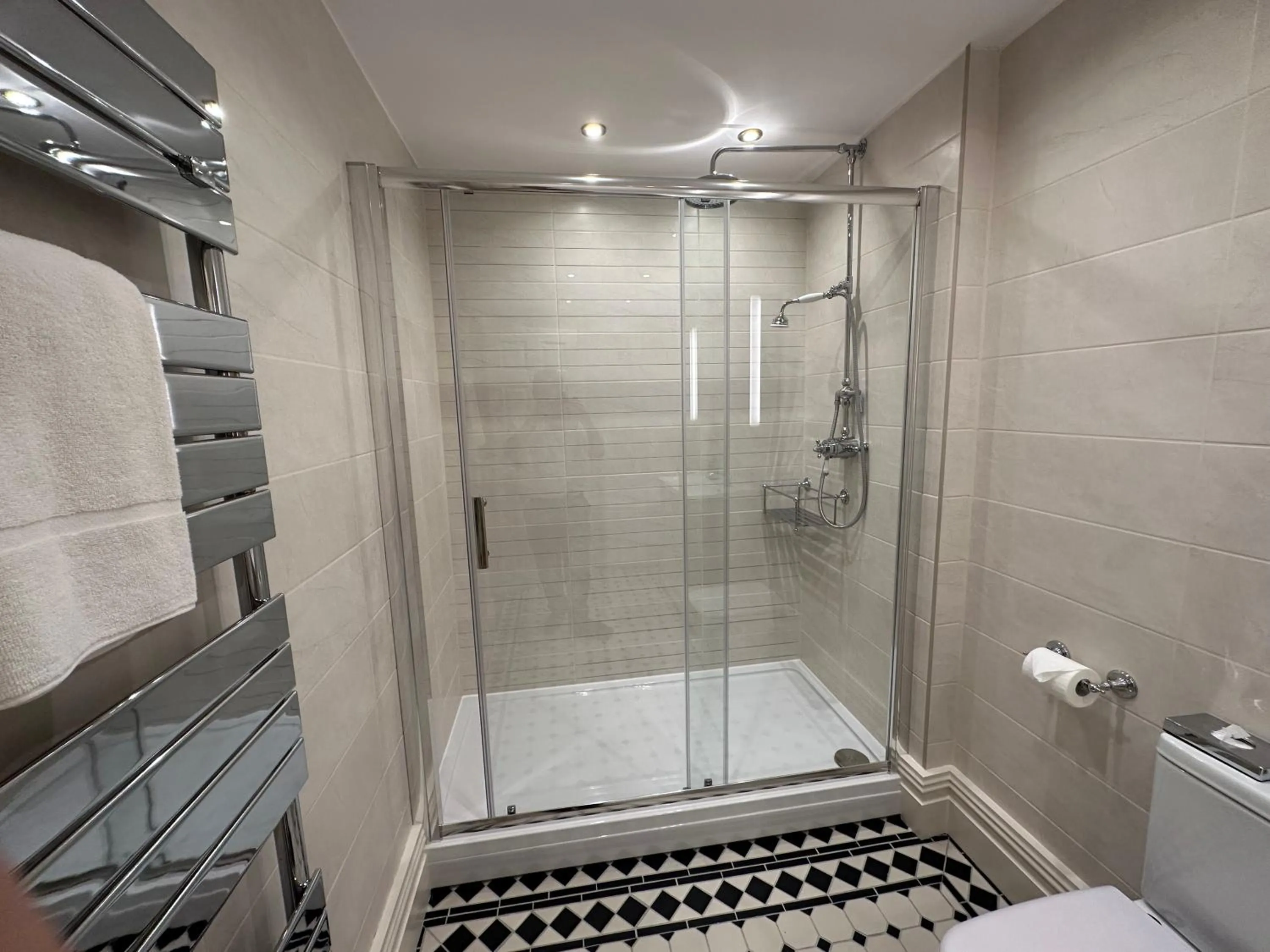 Shower in Chester House Guest House