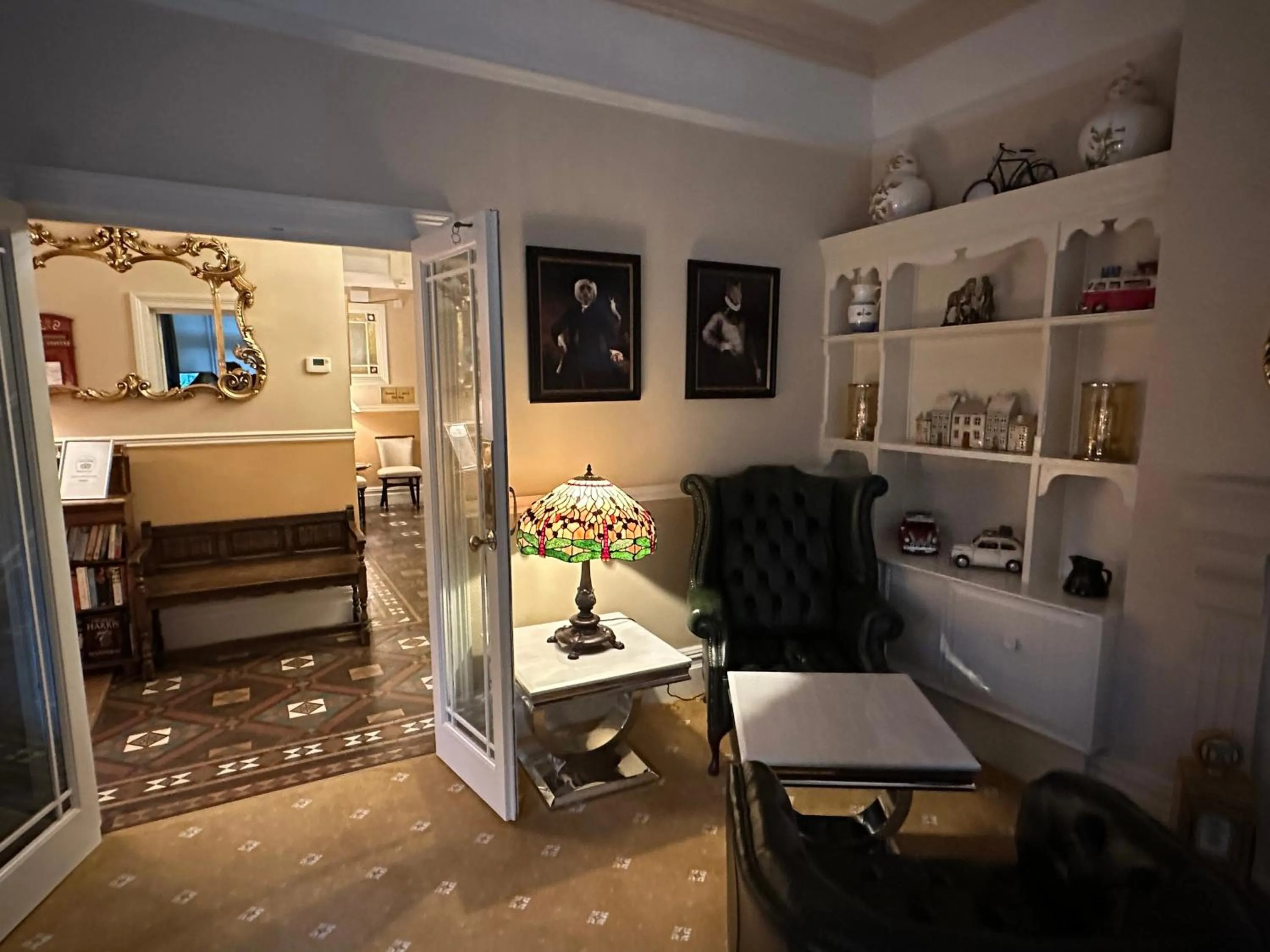 Communal lounge/ TV room in Chester House Guest House