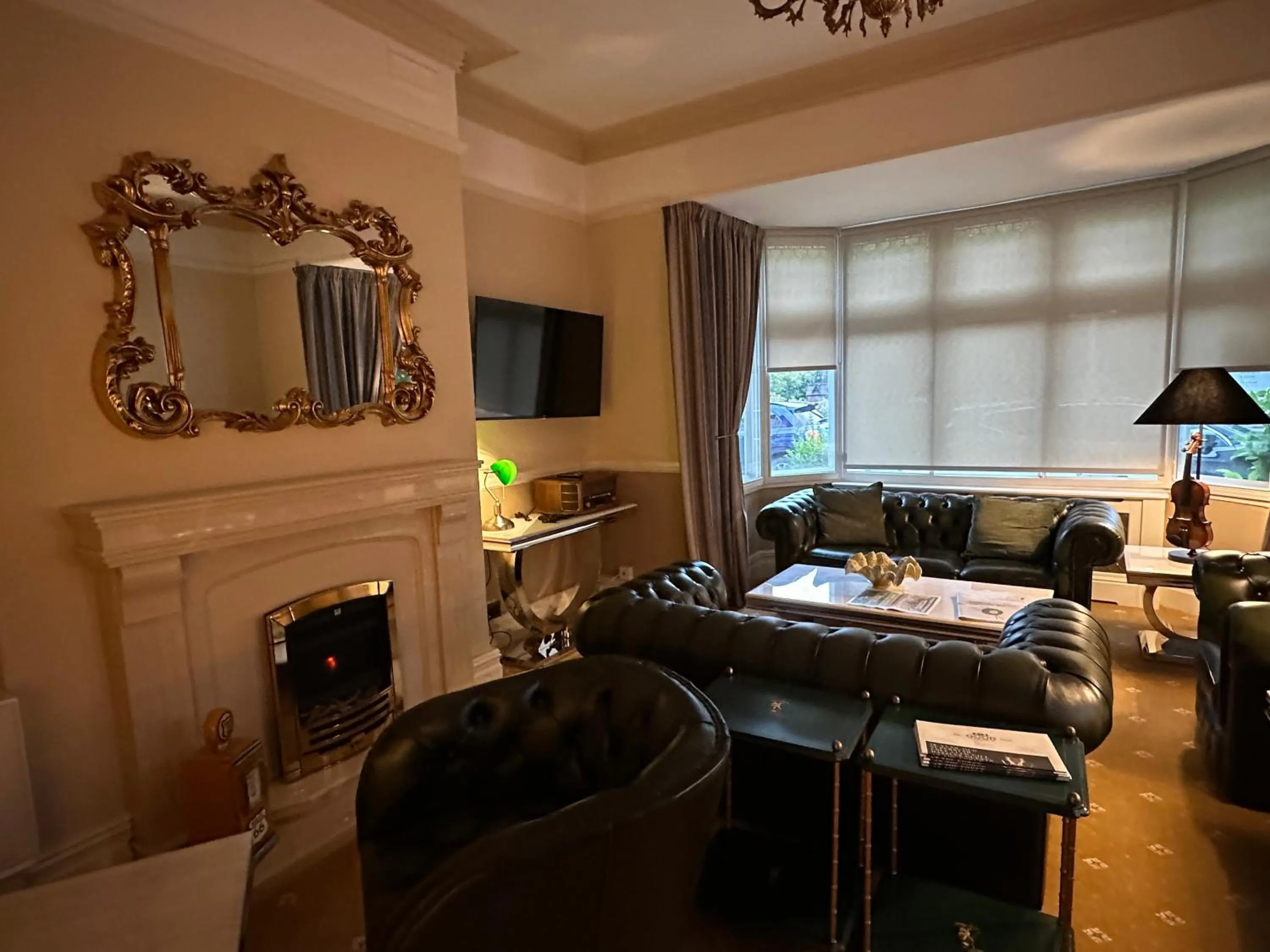 Communal lounge/ TV room in Chester House Guest House