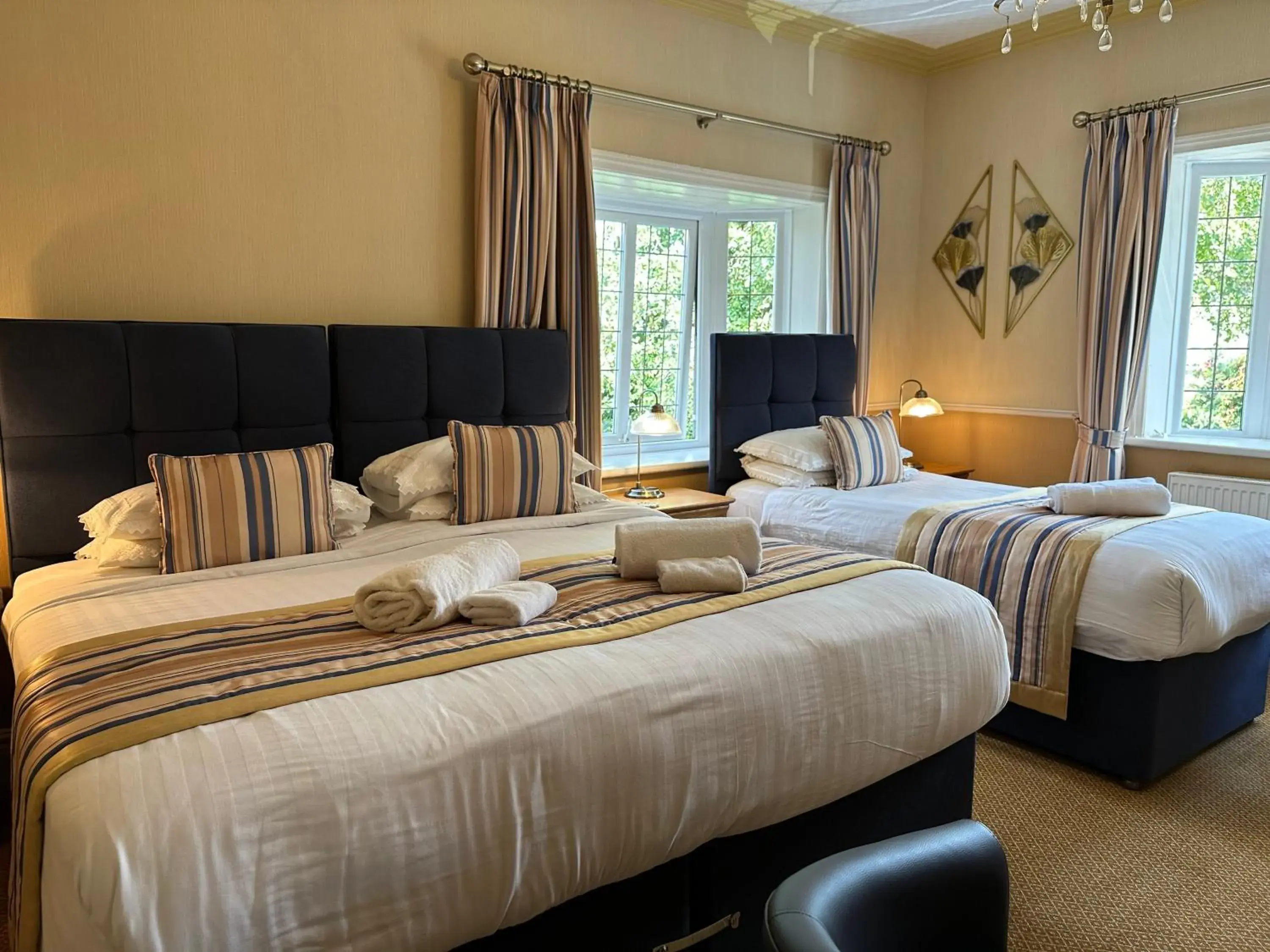 Deluxe Double/Triple Room Ensuite in Chester House Guest House Deluxe Double/Triple Room Ensuite in Chester House Guest House