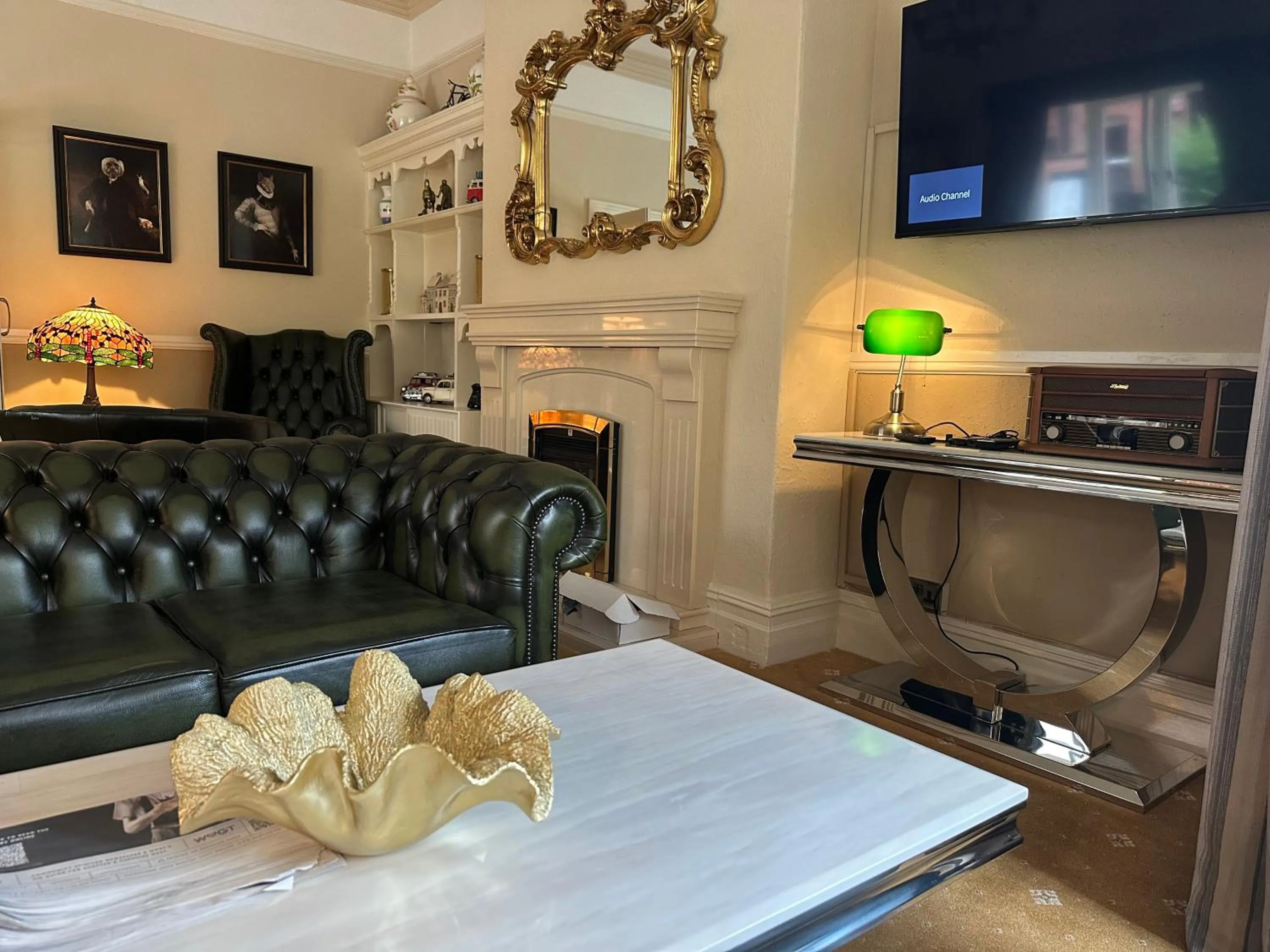 Communal lounge/ TV room in Chester House Guest House