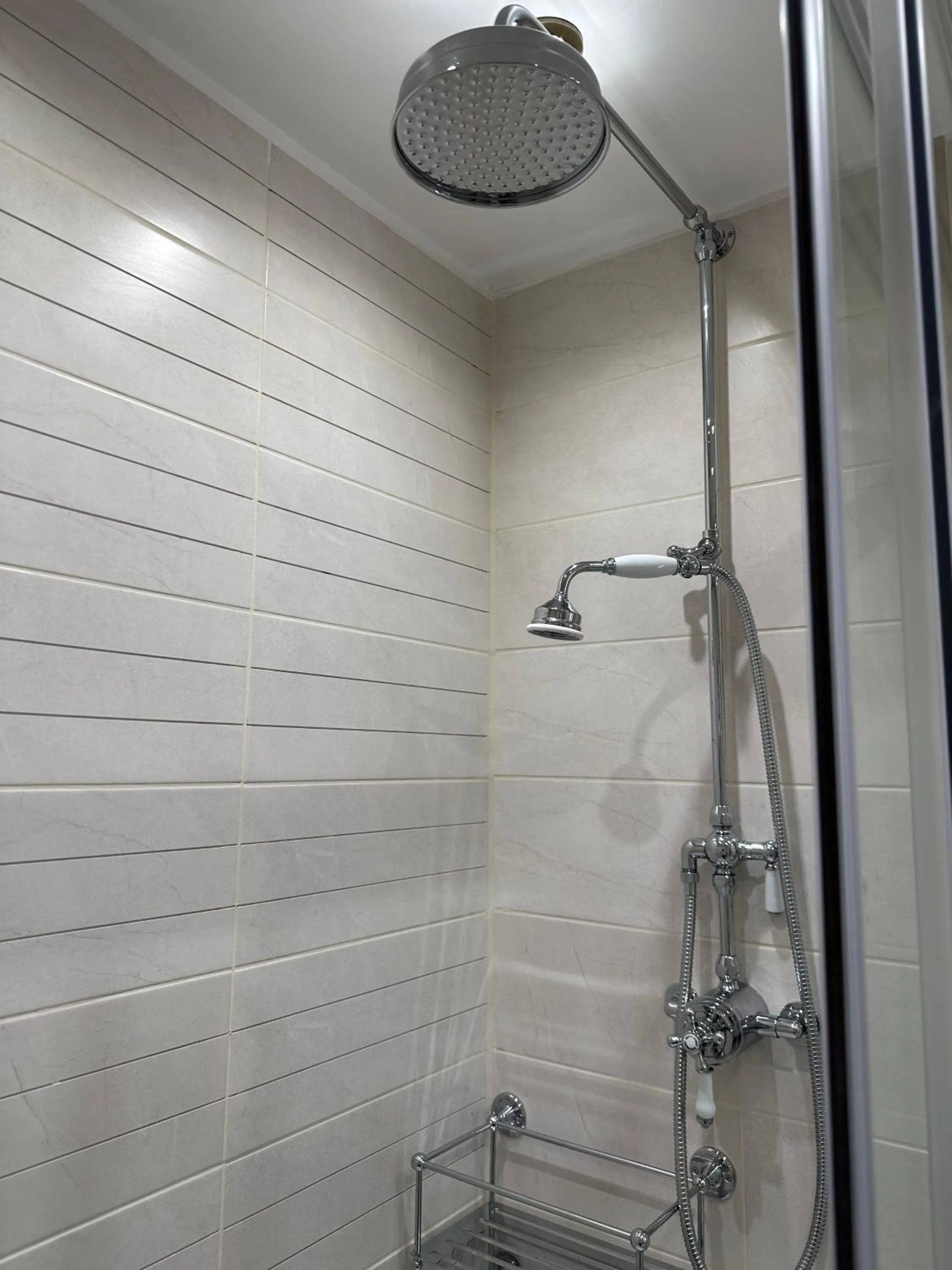 Shower in Chester House Guest House