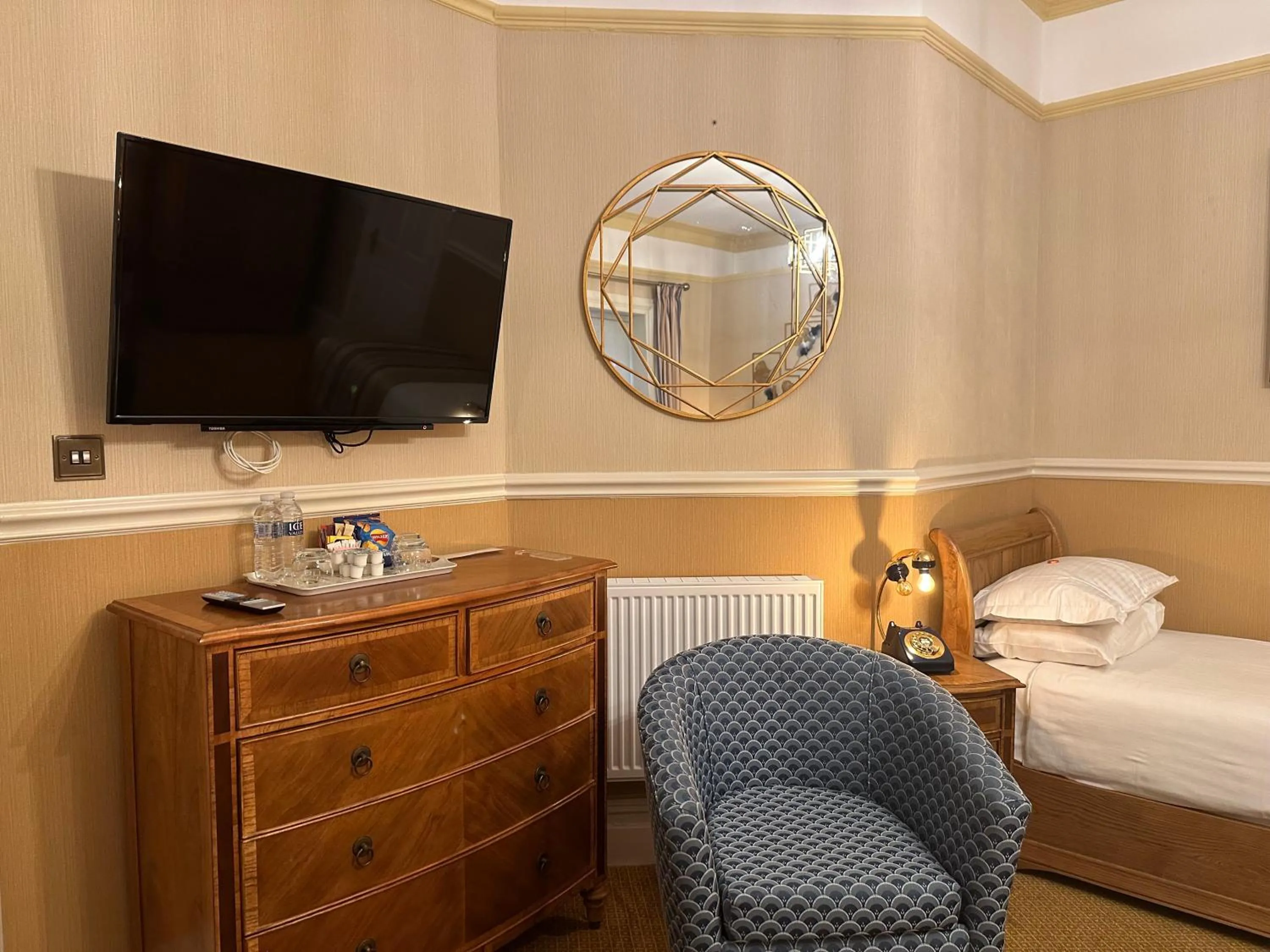 hair dresser, Bed in Chester House Guest House